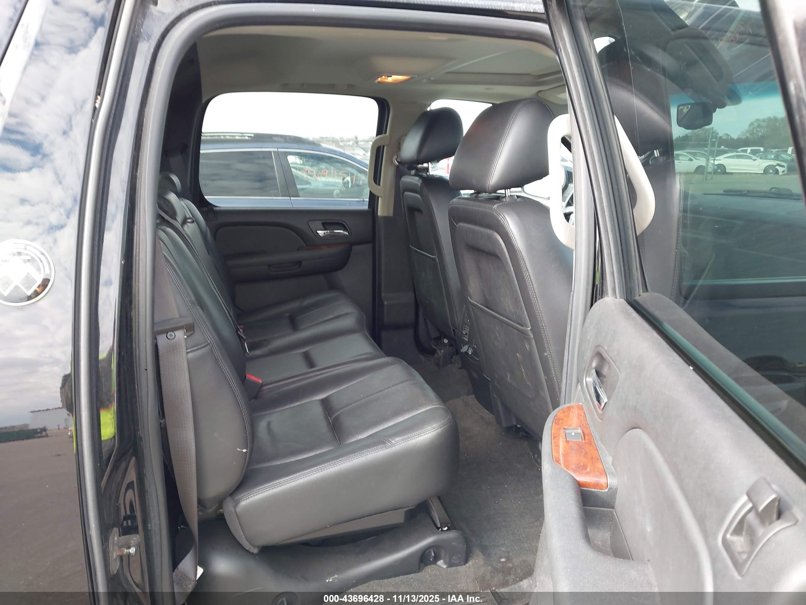 CHEVROLET AVALANCHE image 8