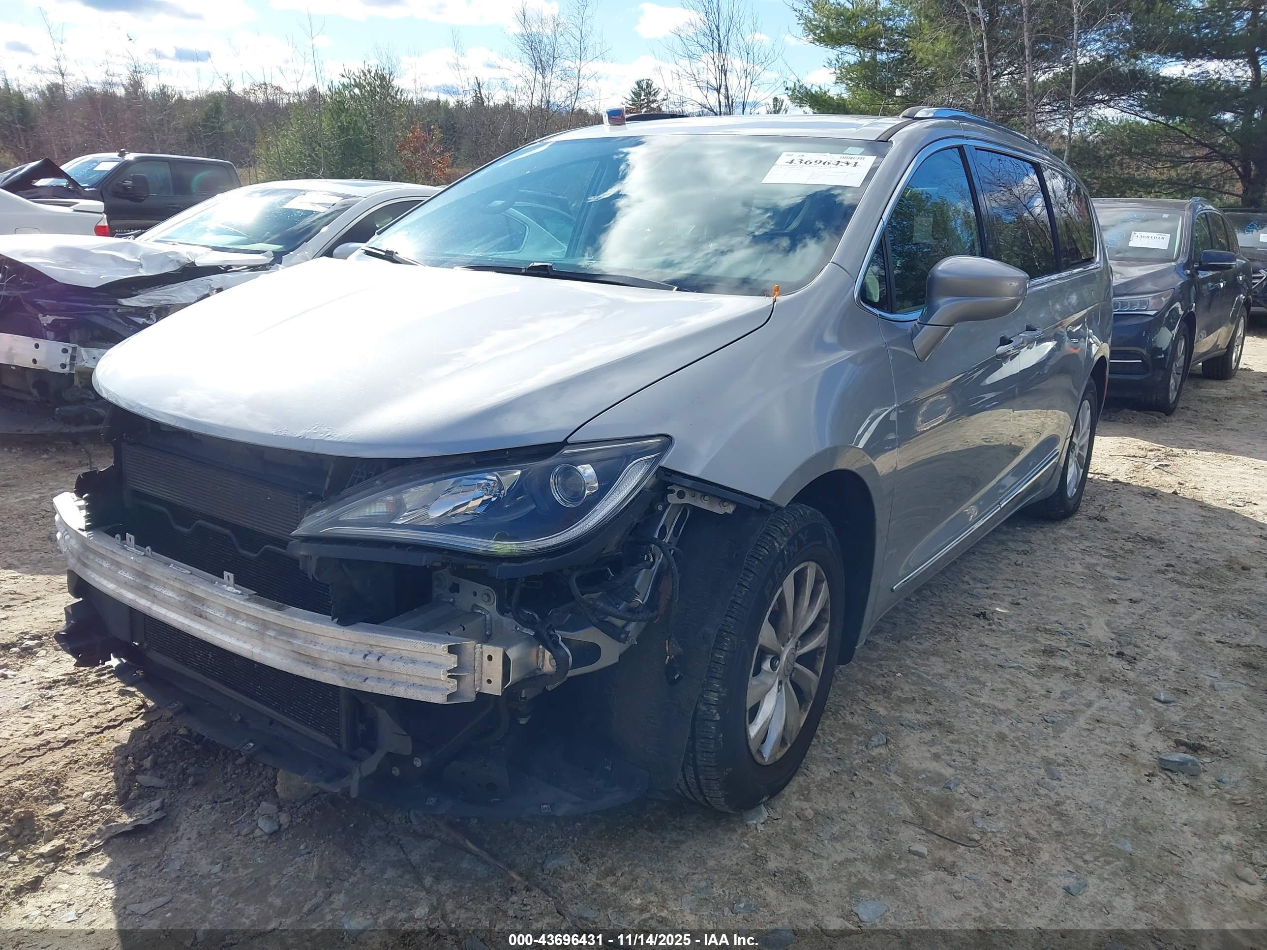 CHRYSLER PACIFICA image 2
