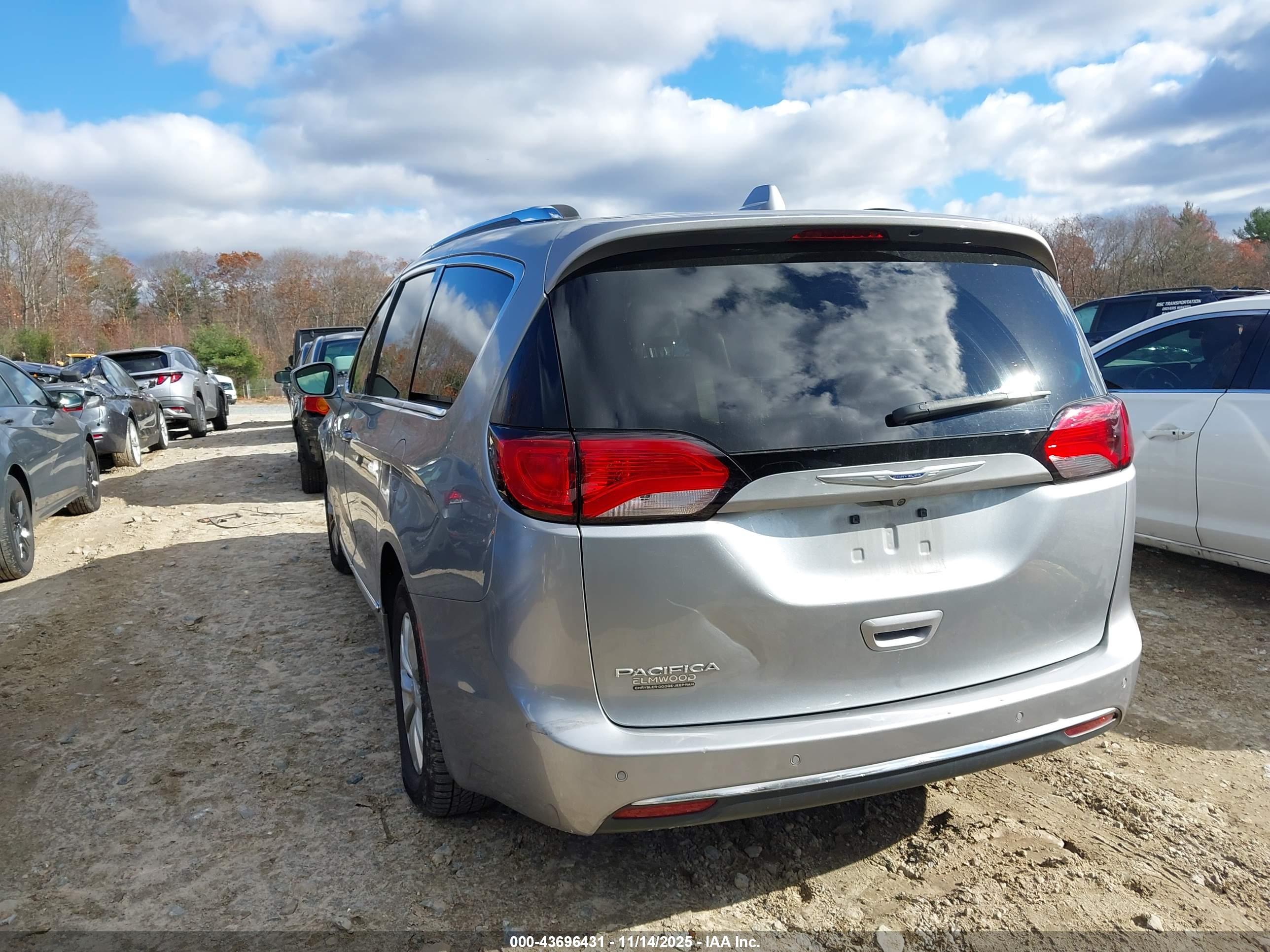 CHRYSLER PACIFICA image 3