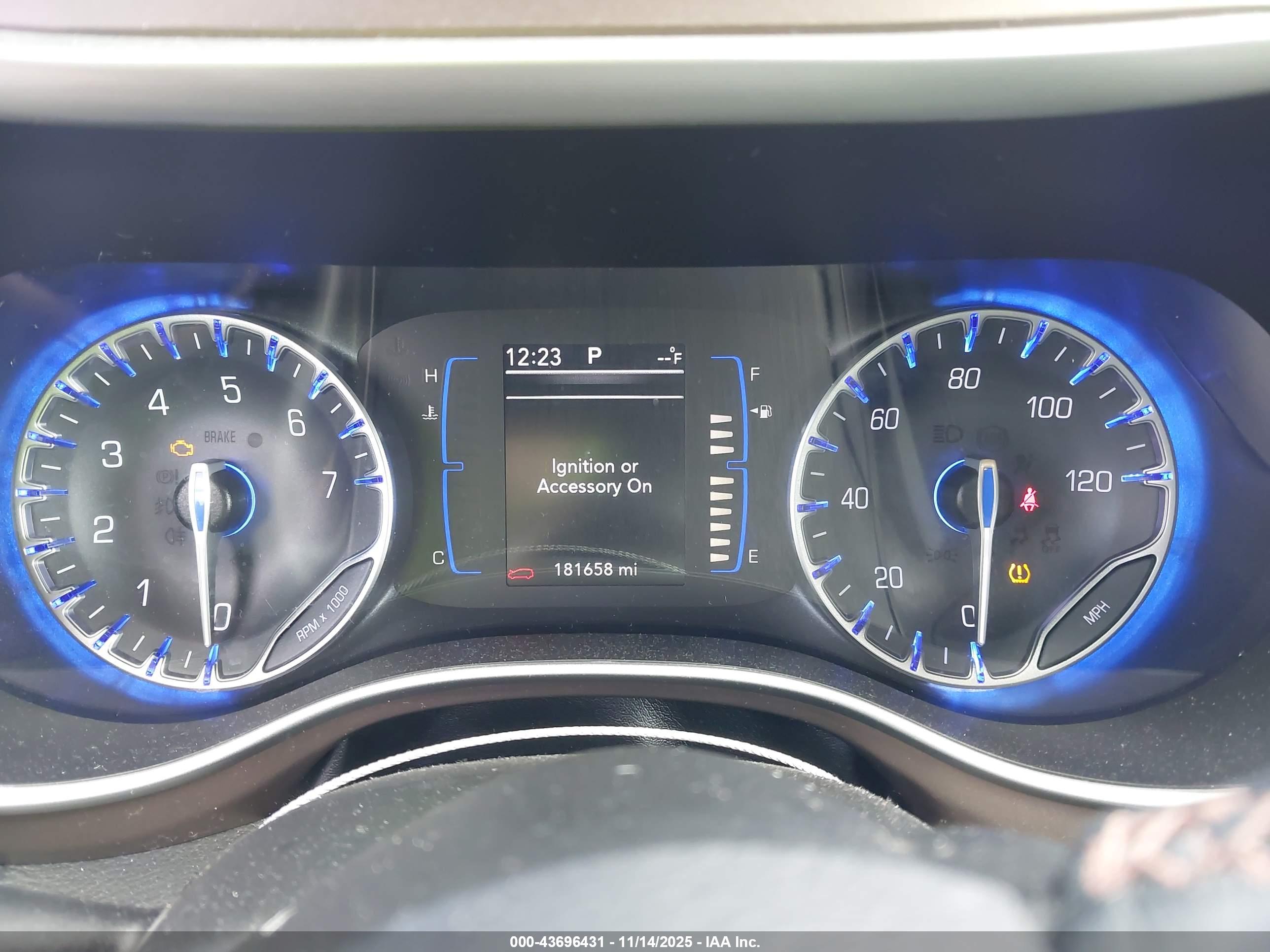 CHRYSLER PACIFICA image 7