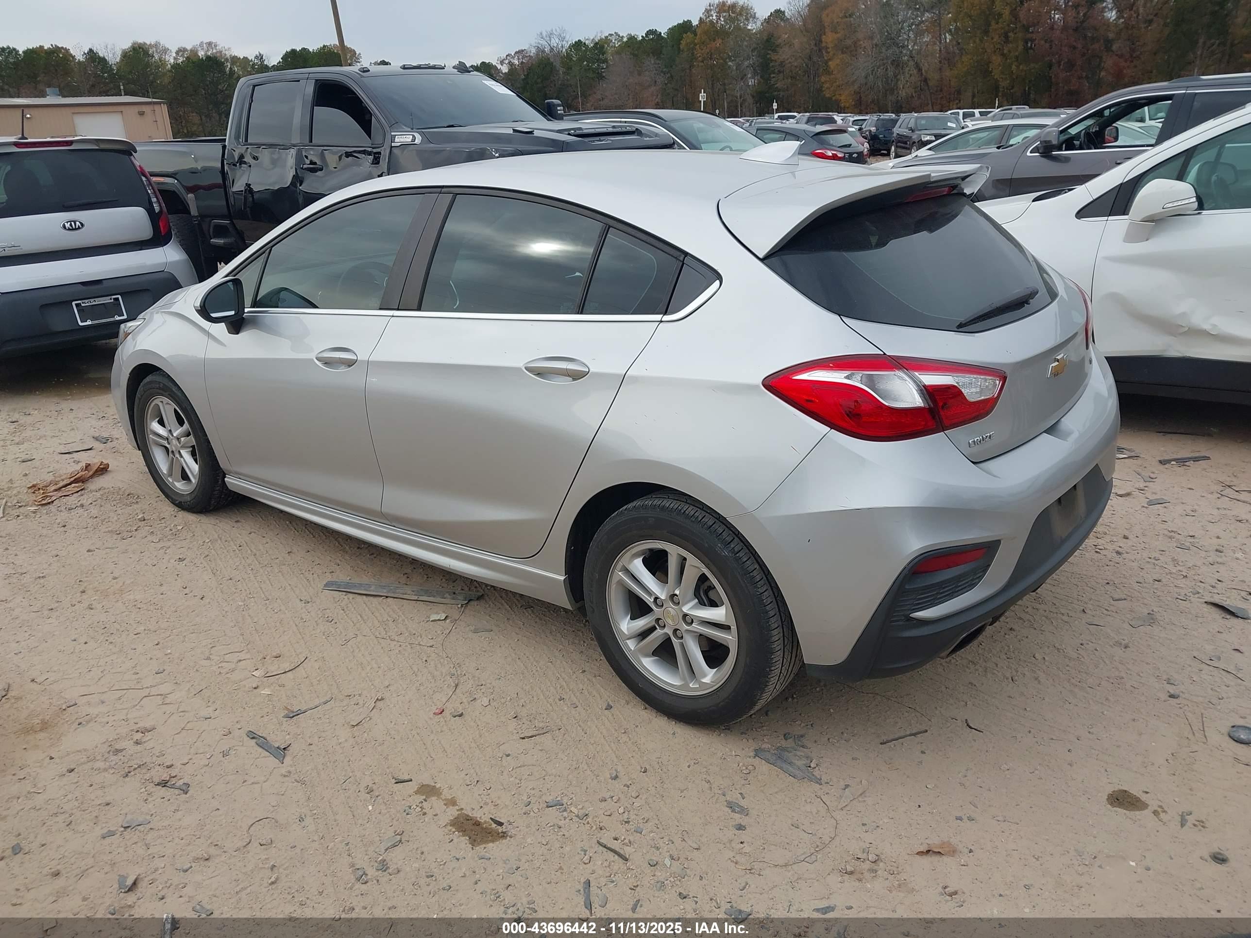 CHEVROLET CRUZE image 3