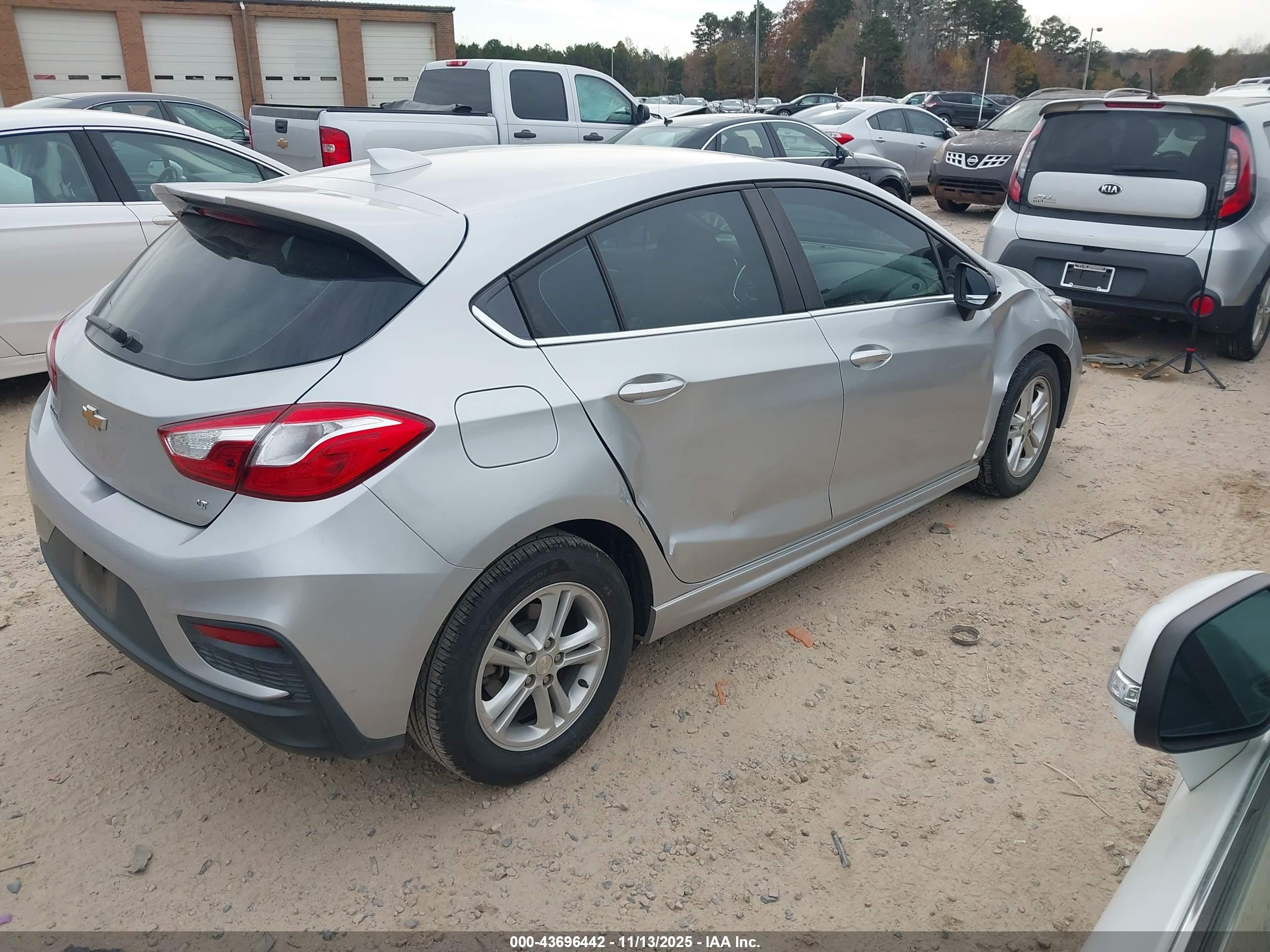CHEVROLET CRUZE image 4