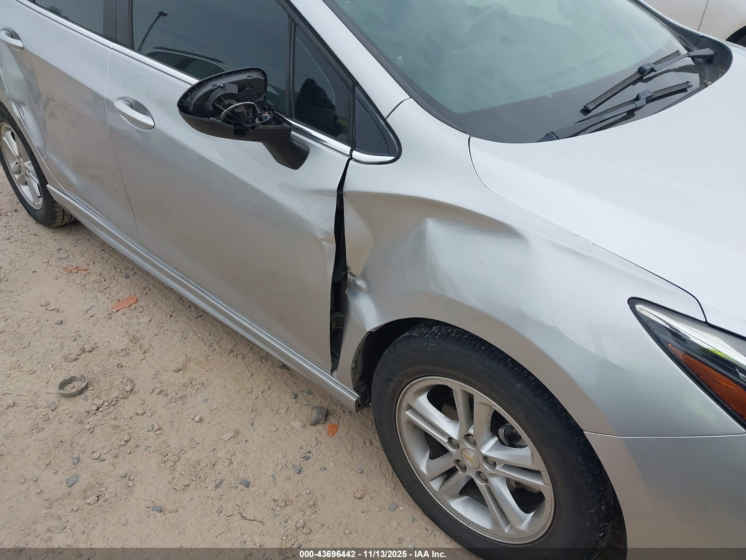 CHEVROLET CRUZE image 6