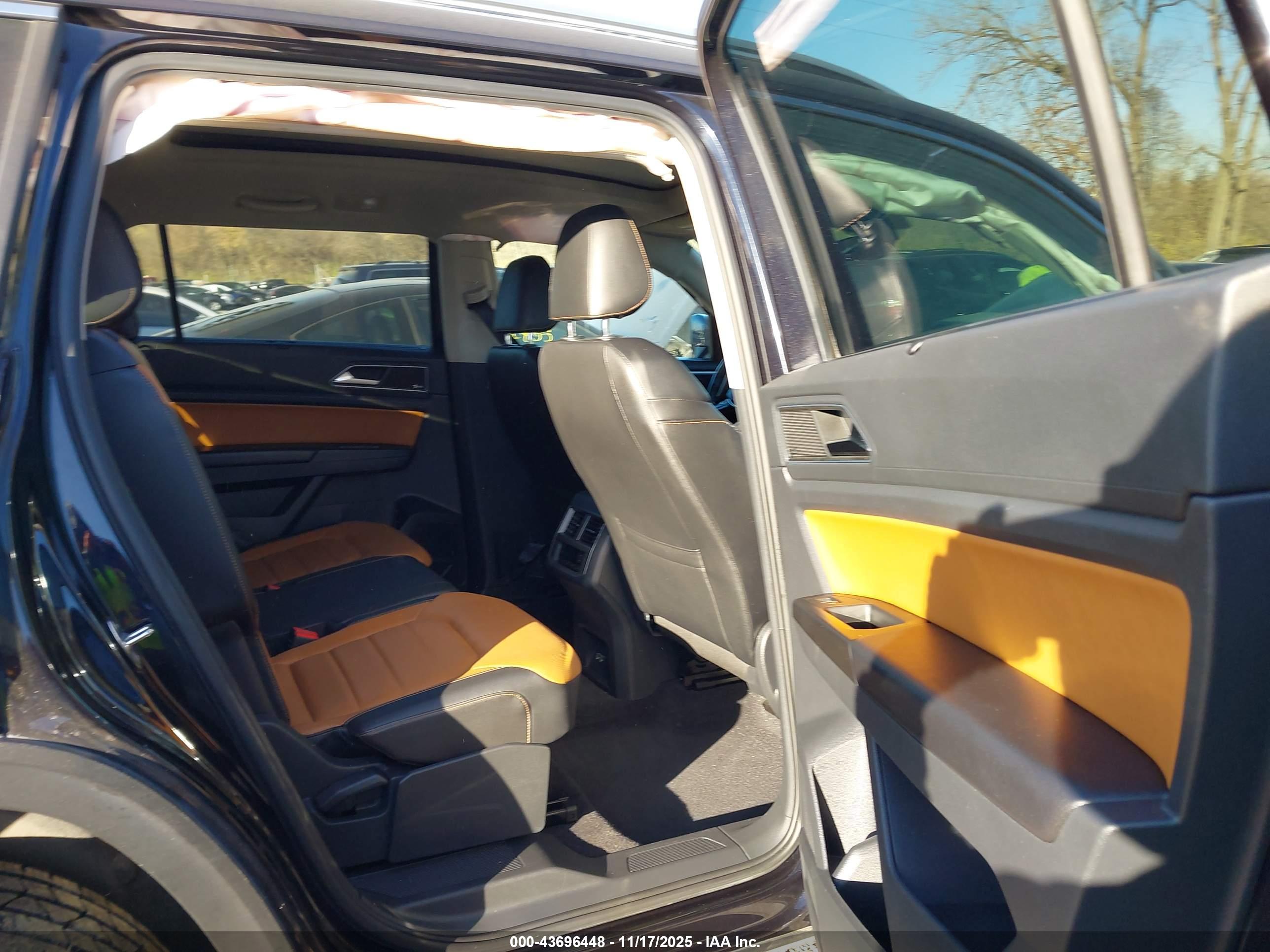 VOLKSWAGEN ATLAS image 8