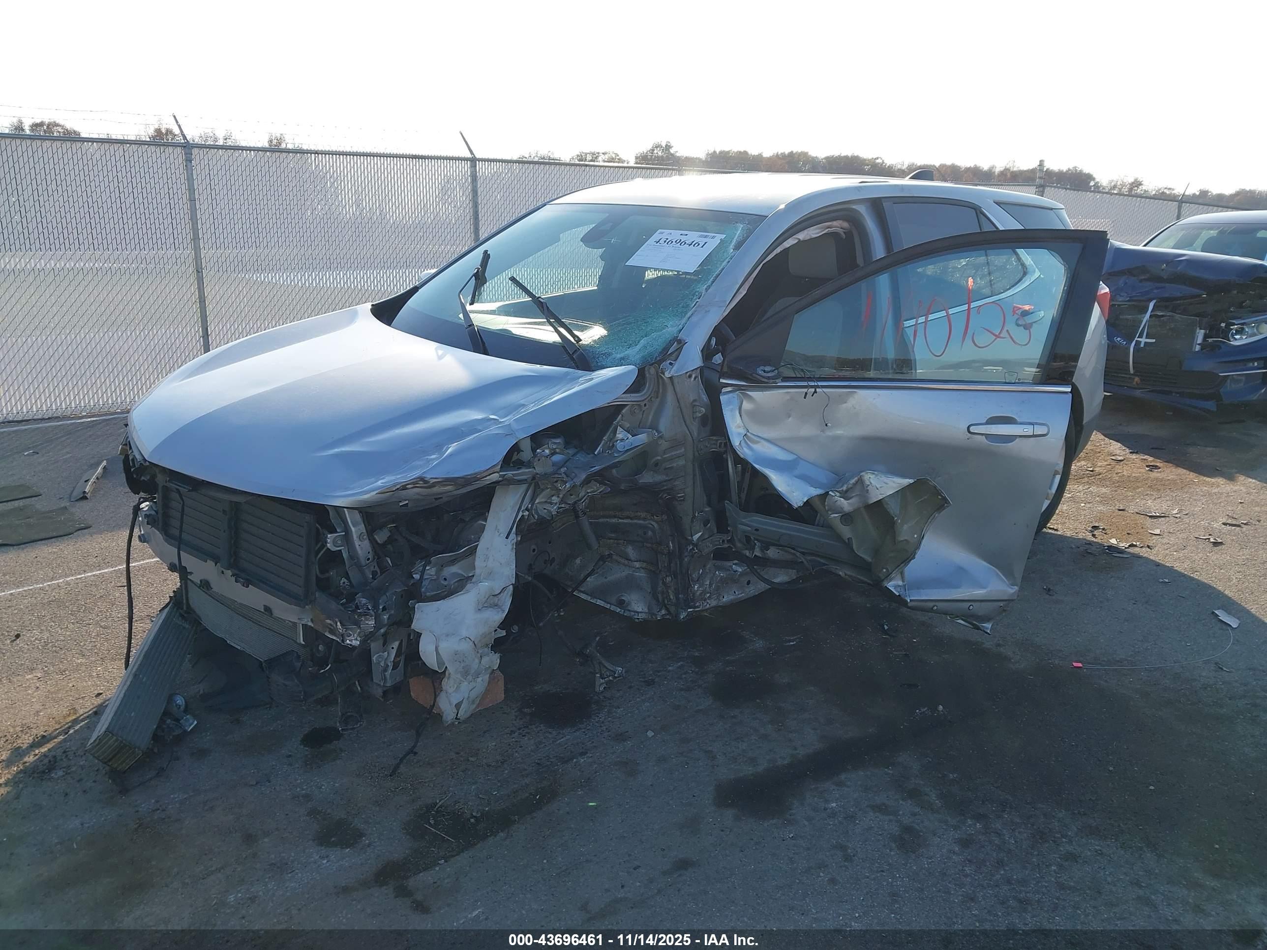 CHEVROLET EQUINOX image 2