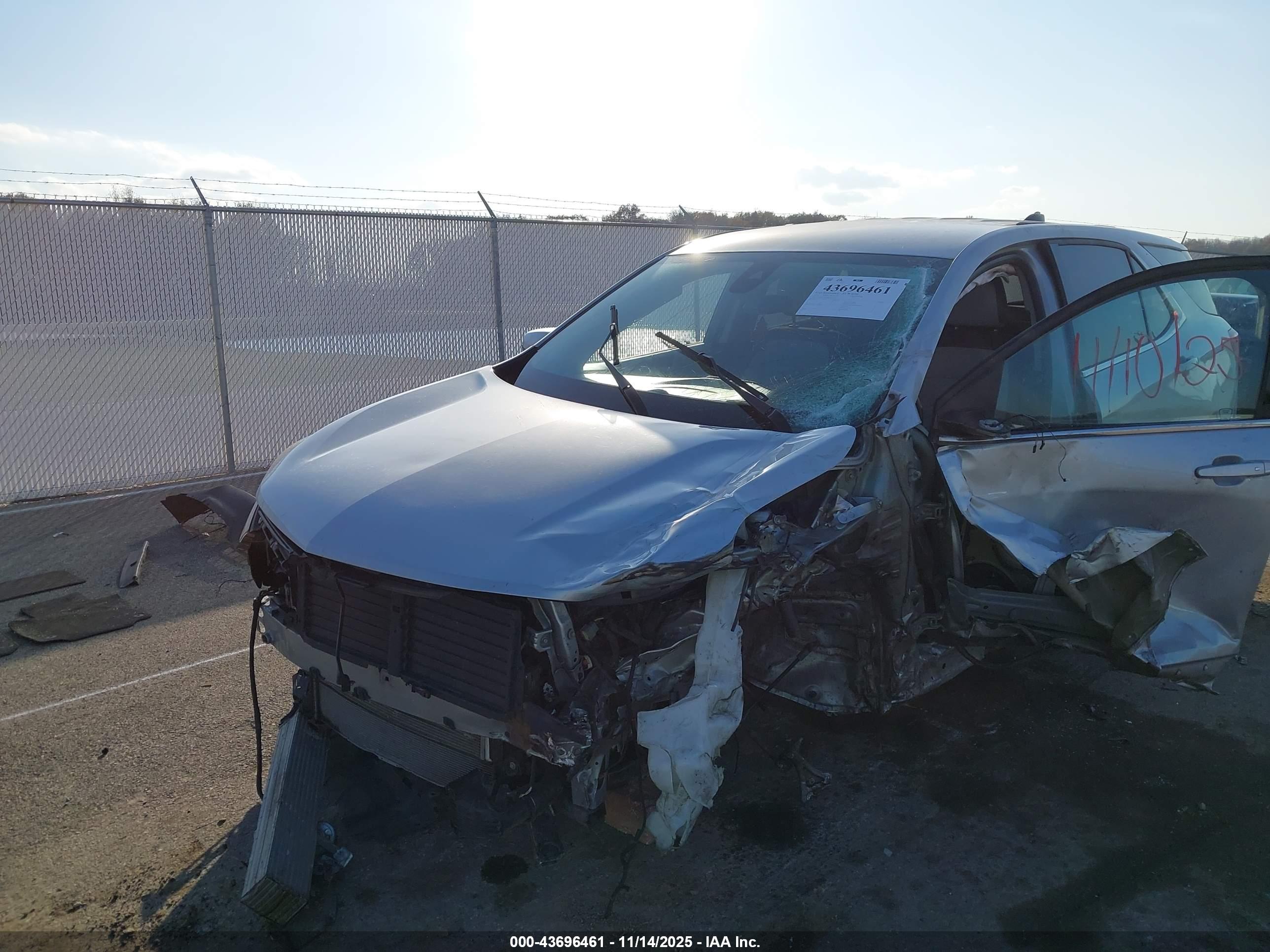 CHEVROLET EQUINOX image 6