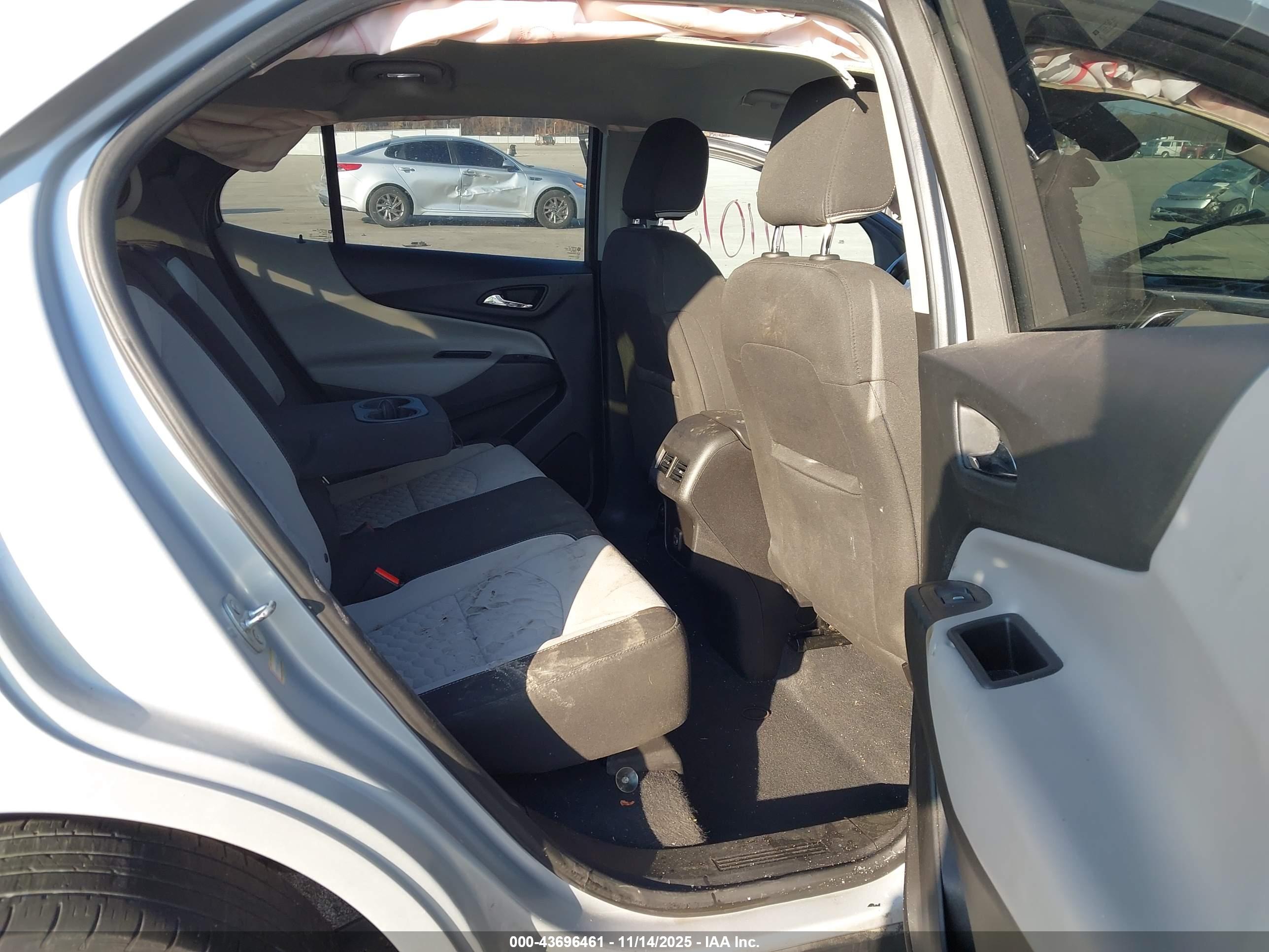 CHEVROLET EQUINOX image 8