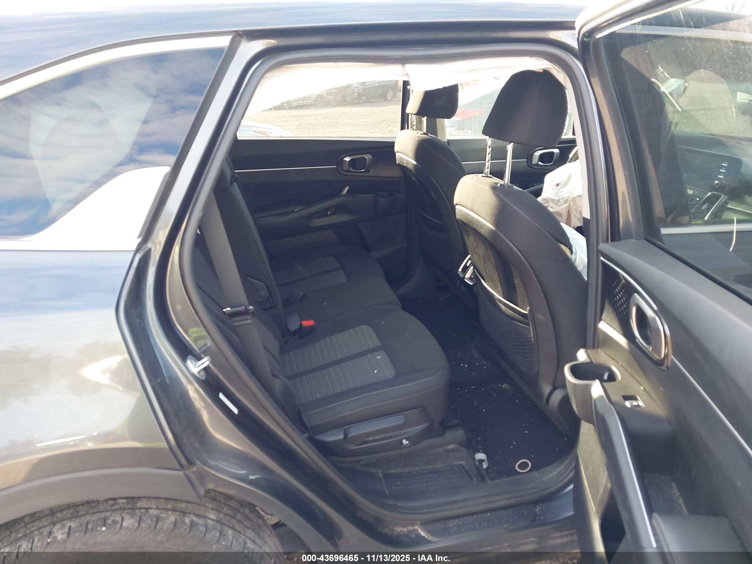 KIA SORENTO image 8