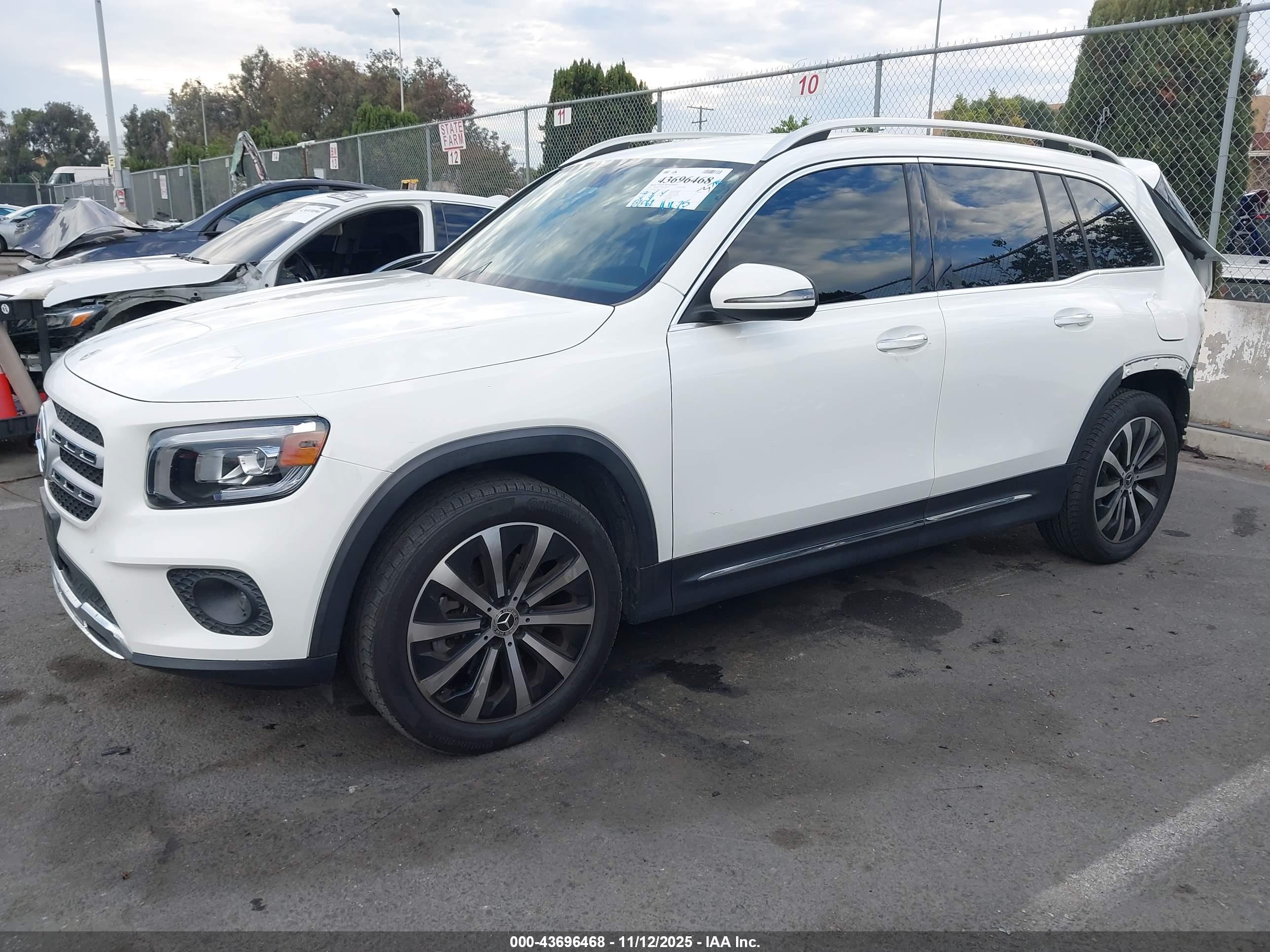 MERCEDES-BENZ GLB image 2