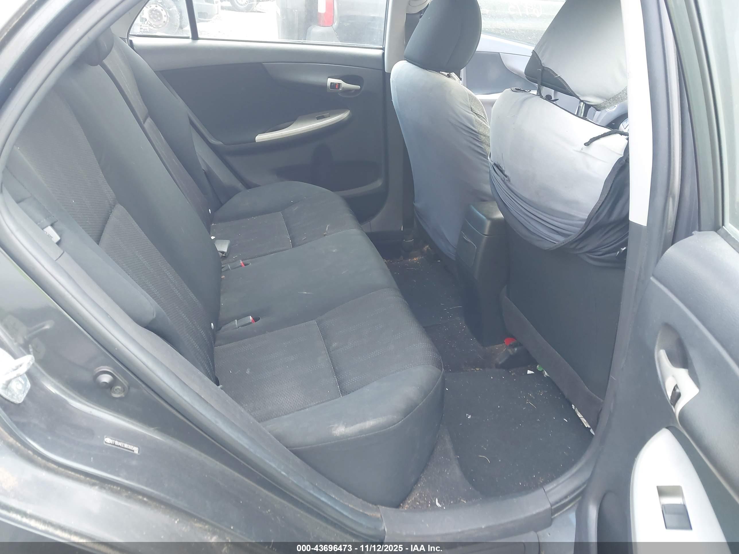 TOYOTA COROLLA image 8