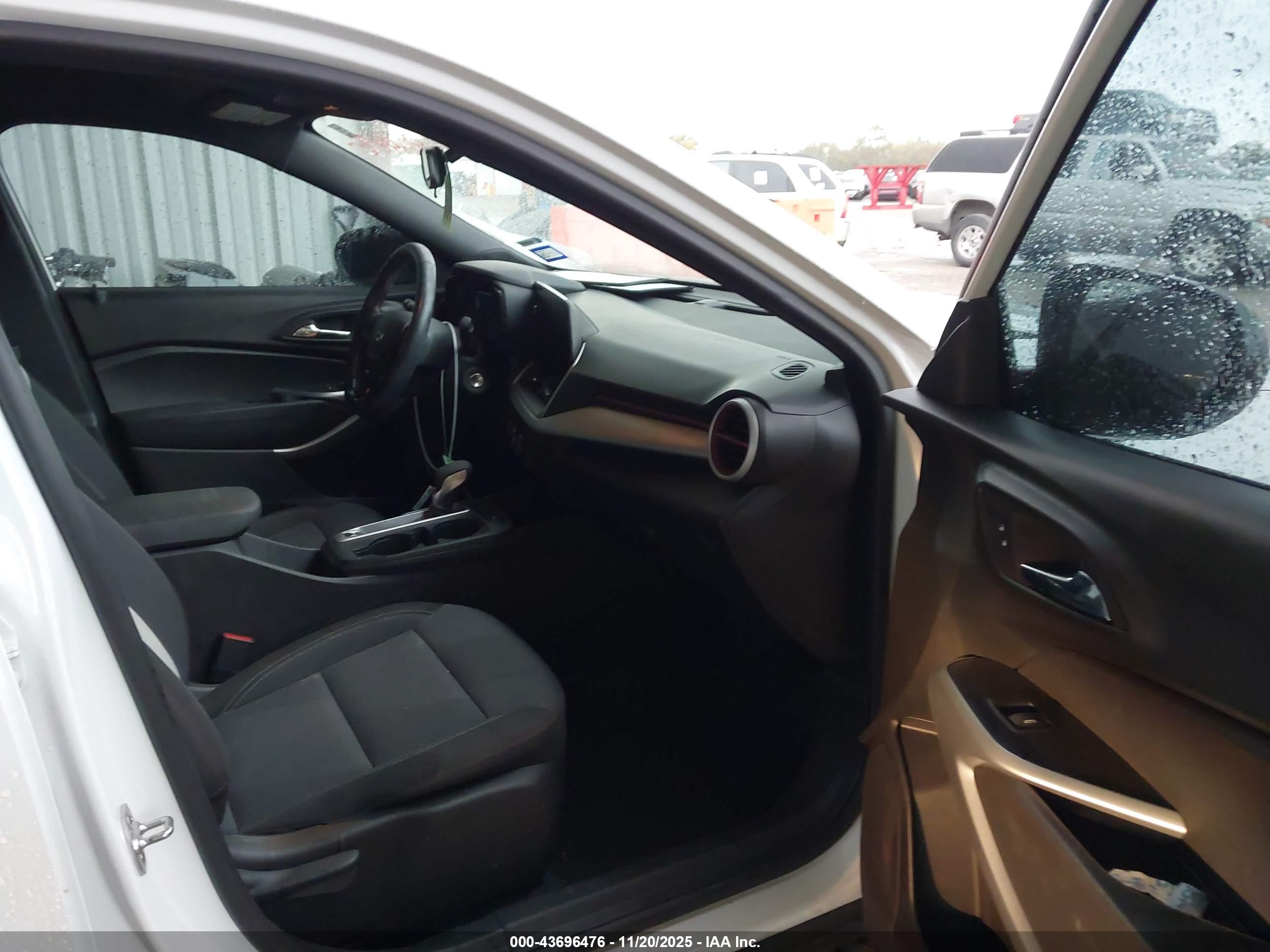 CHEVROLET TRAX image 5