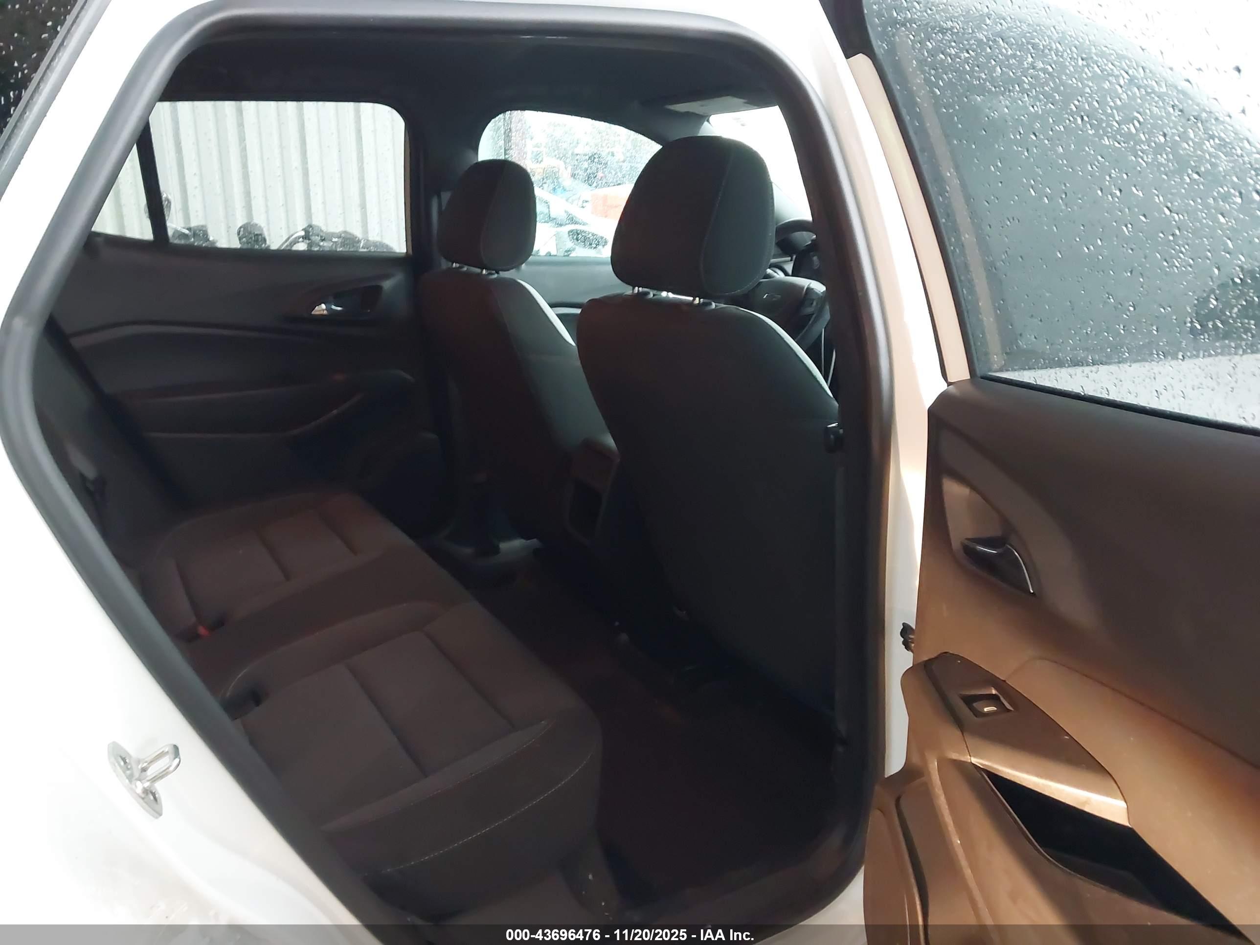CHEVROLET TRAX image 8
