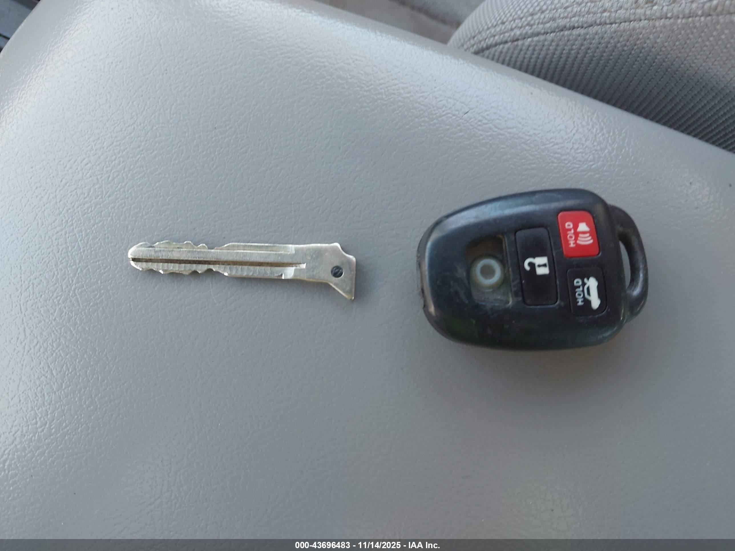 TOYOTA CAMRY image 11