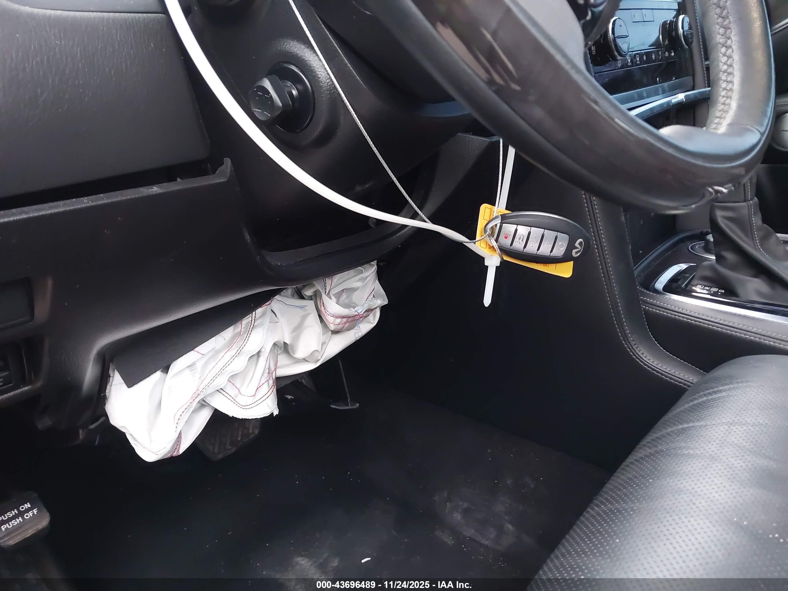 INFINITI QX80 image 11