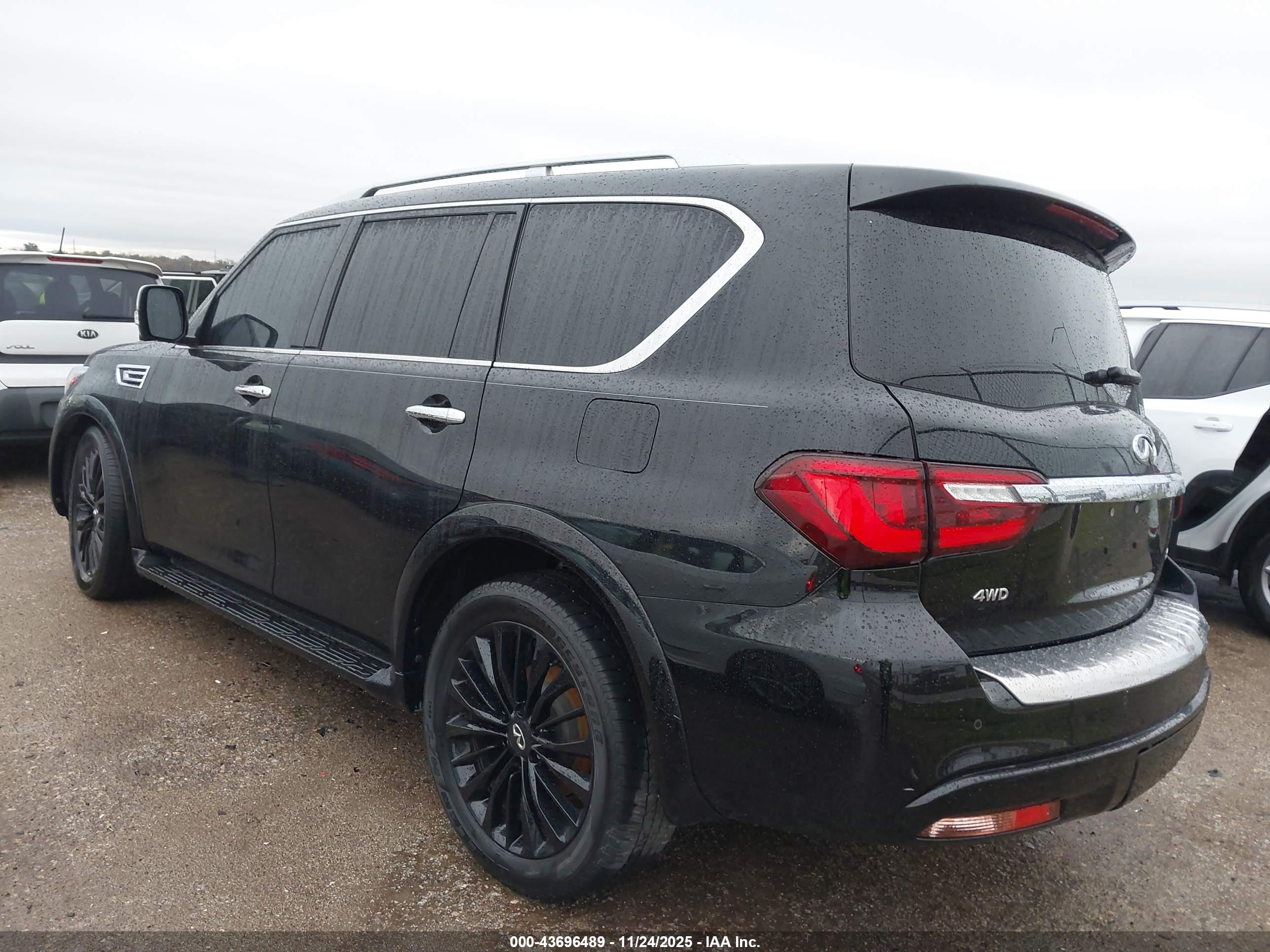 INFINITI QX80 image 3