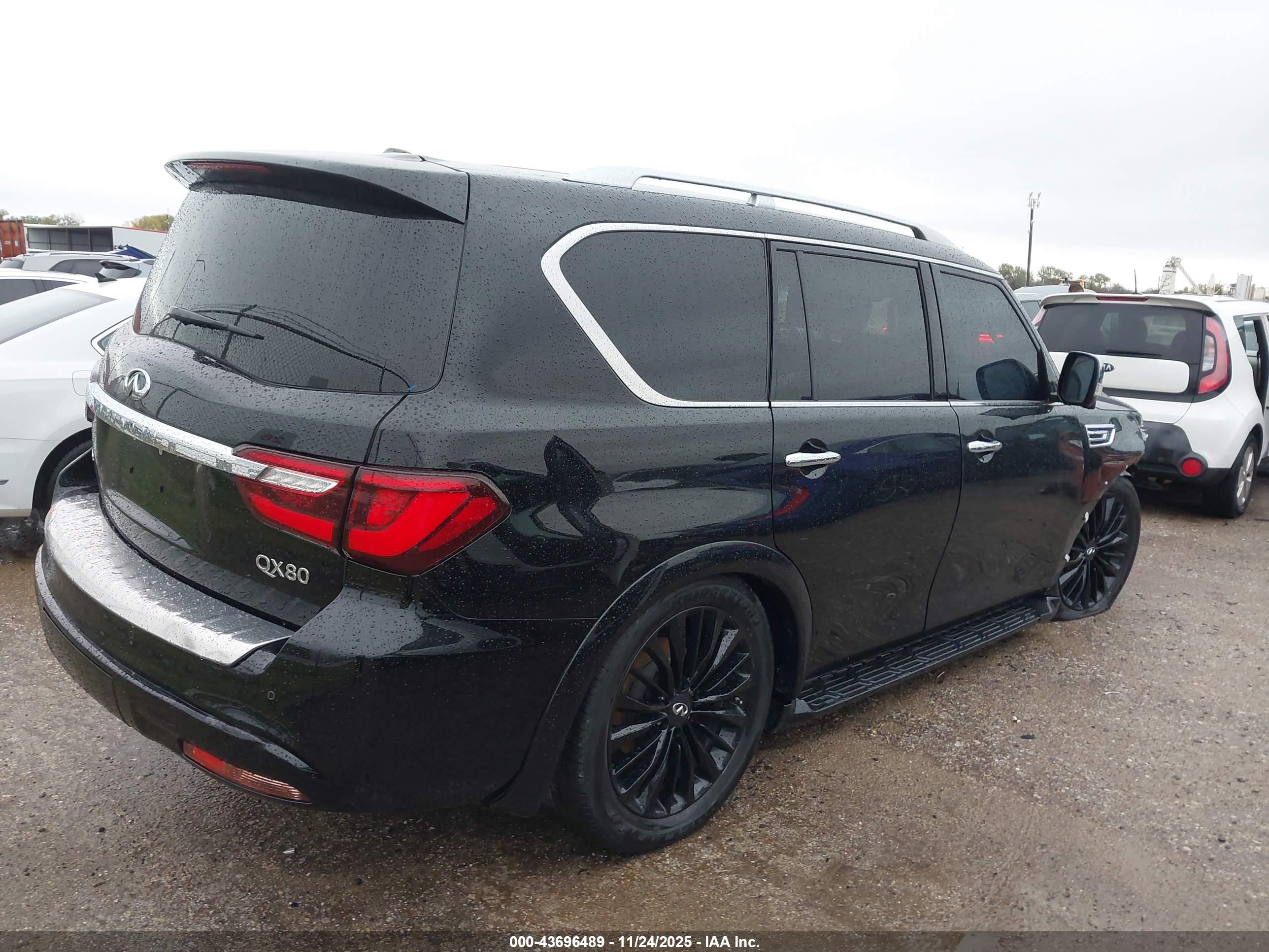 INFINITI QX80 image 4