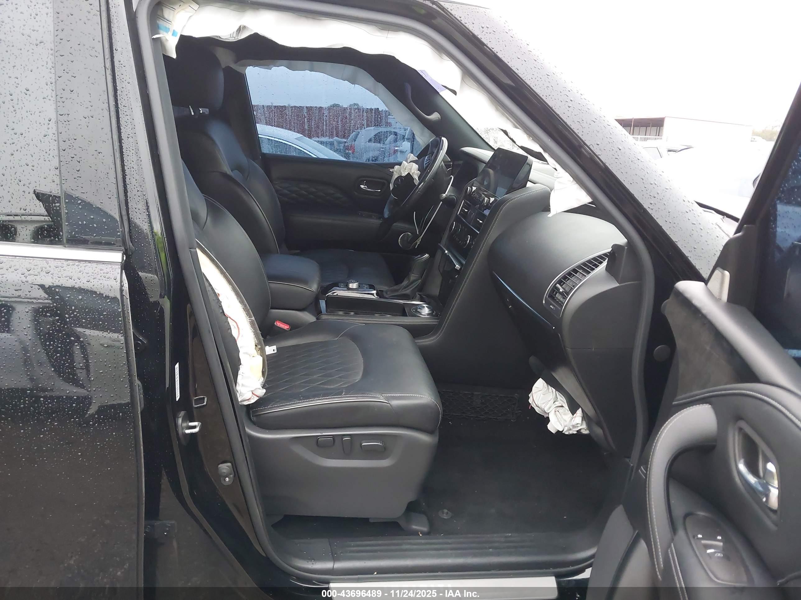 INFINITI QX80 image 5