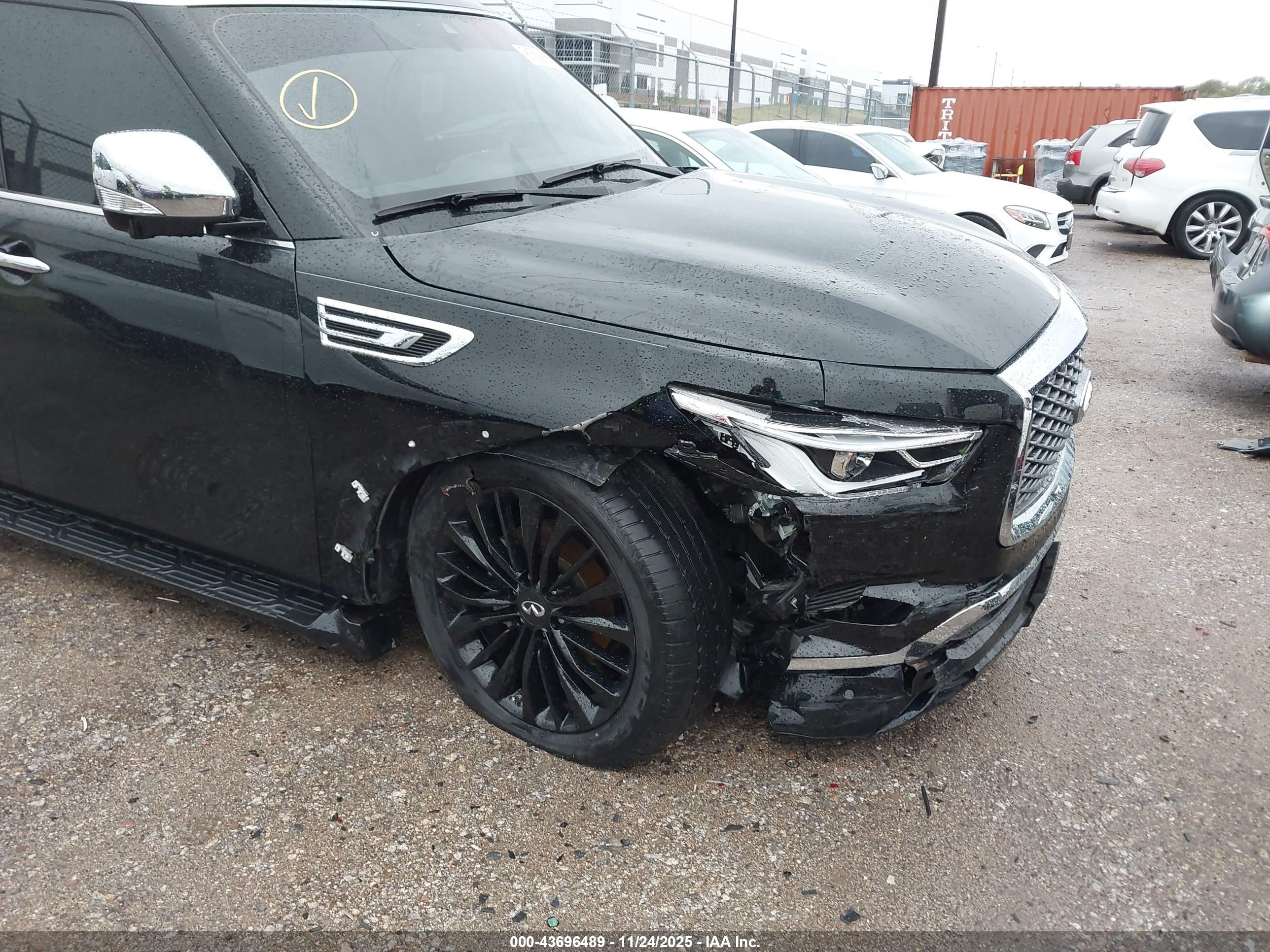 INFINITI QX80 image 6