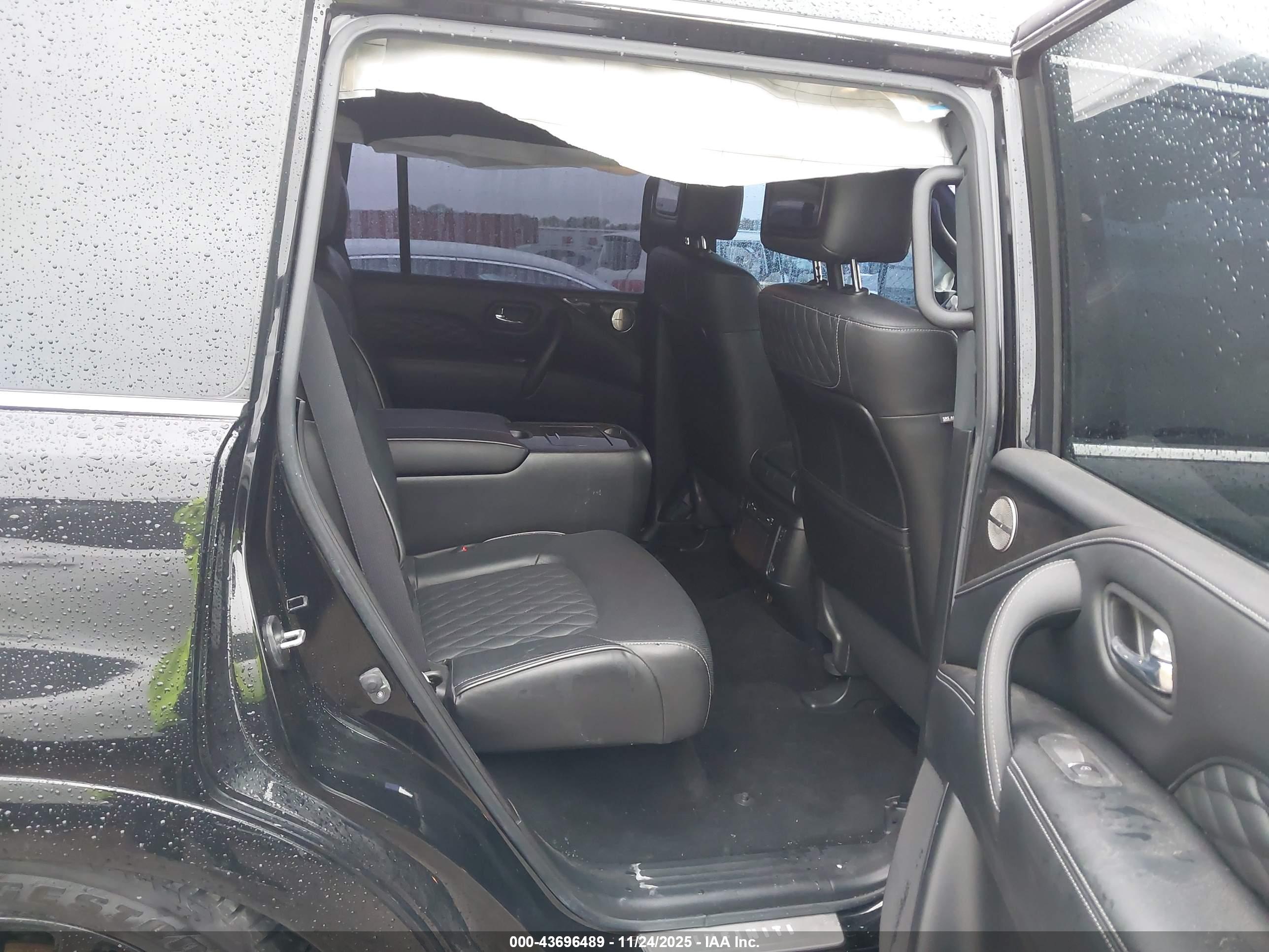 INFINITI QX80 image 8