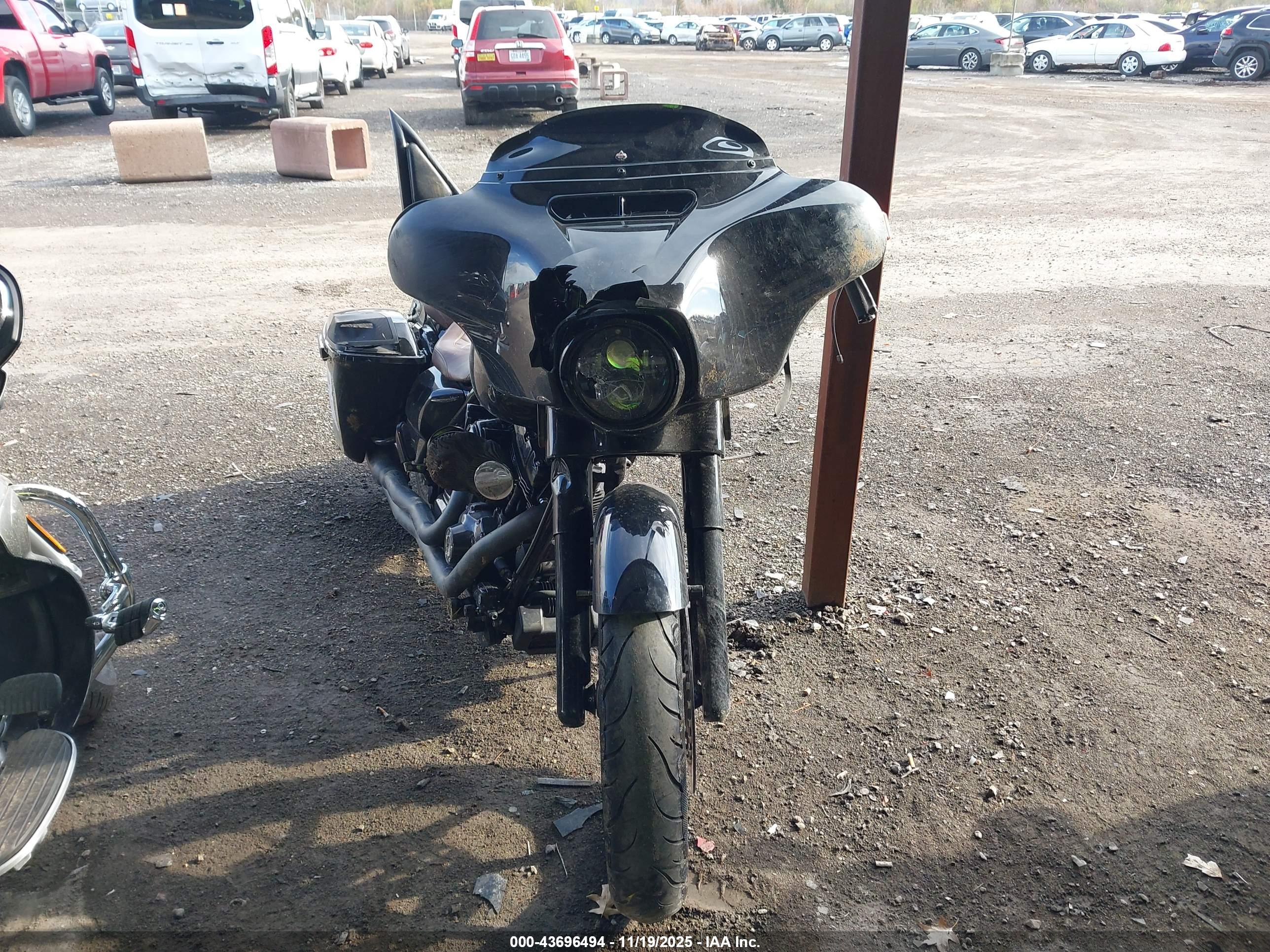 HARLEY-DAVIDSON FLHX image 5