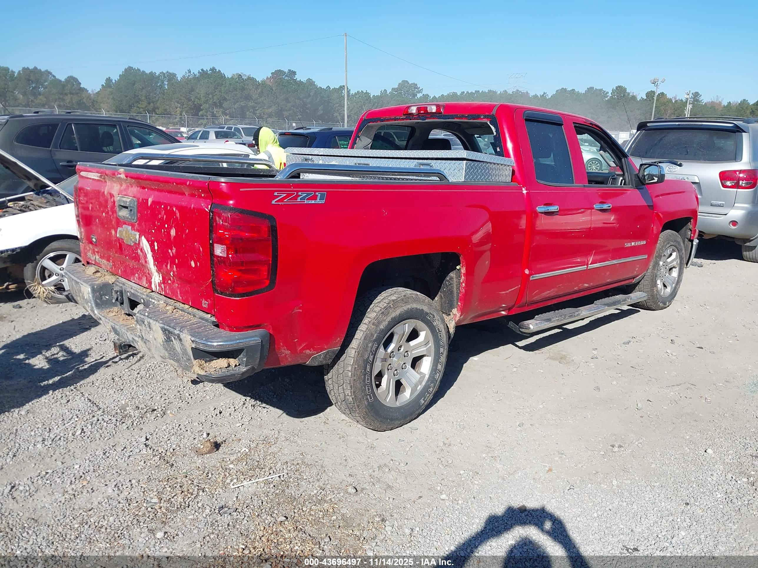 CHEVROLET SILVERADO image 4