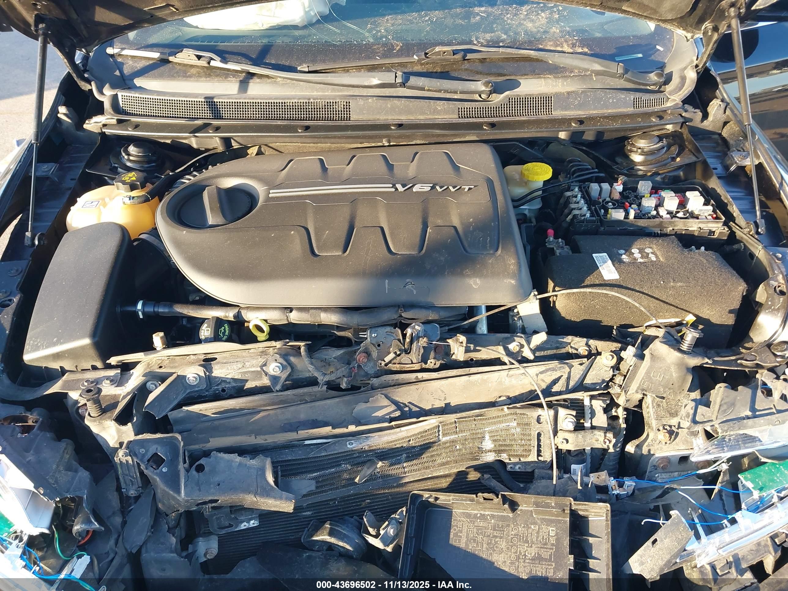 CHRYSLER 200 image 10