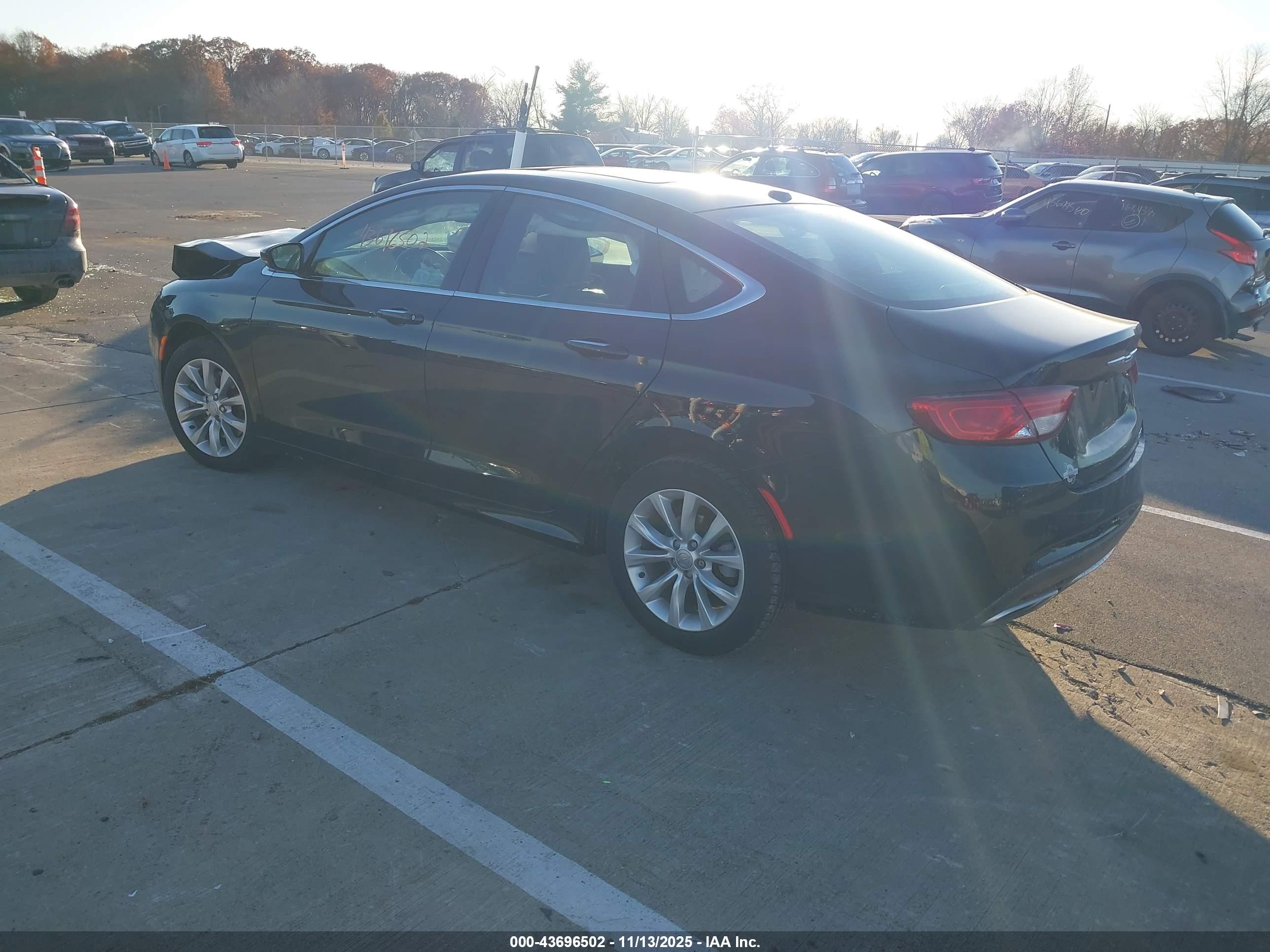CHRYSLER 200 image 3