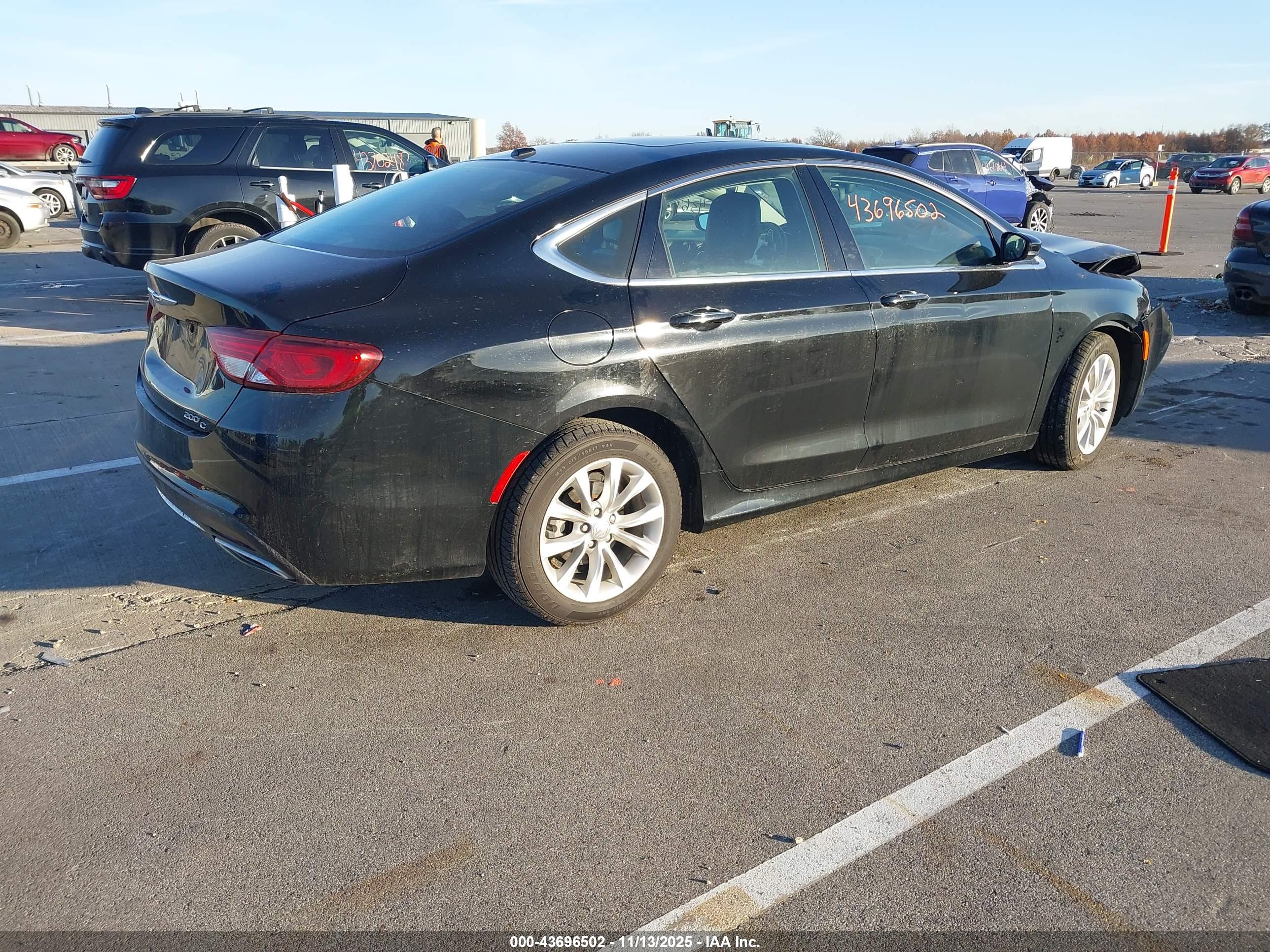 CHRYSLER 200 image 4