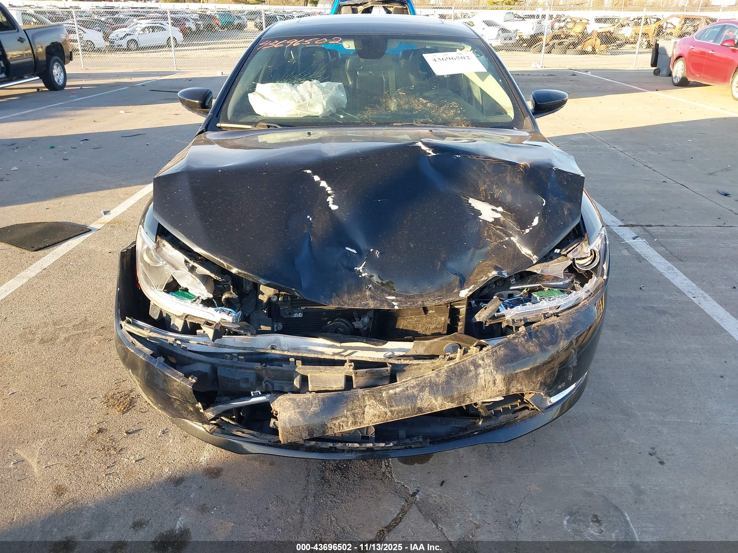 CHRYSLER 200 image 6