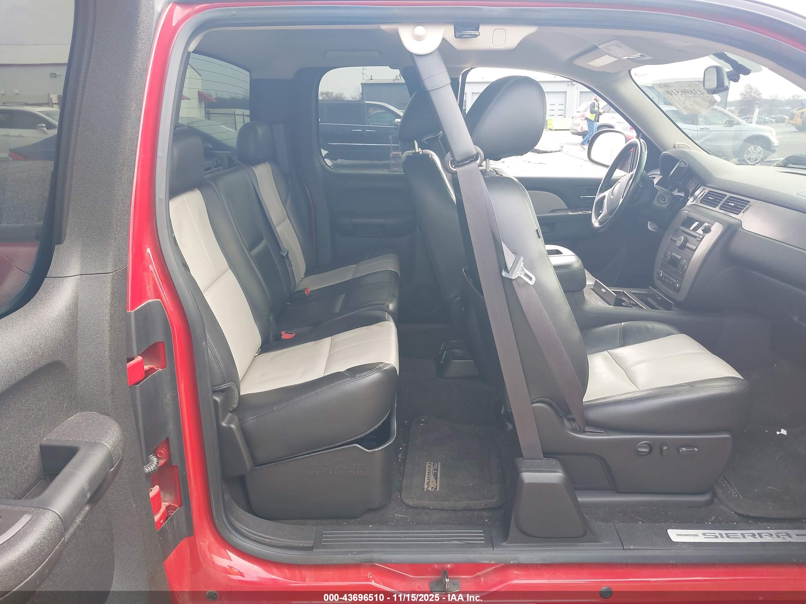 GMC SIERRA image 8