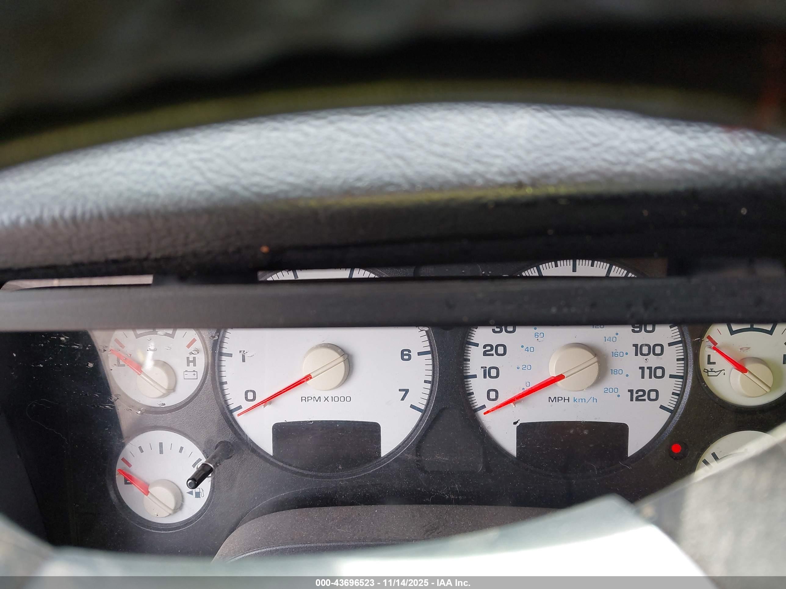 DODGE RAM image 7