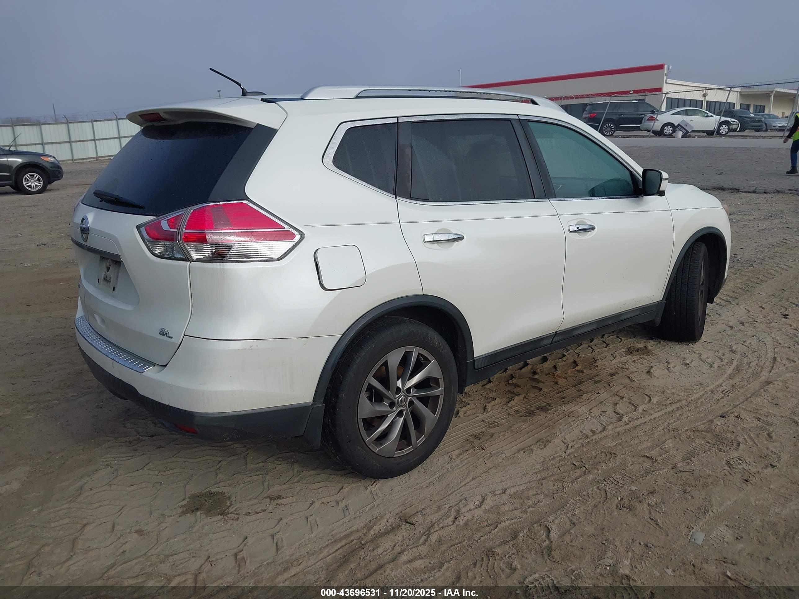 NISSAN ROGUE image 4
