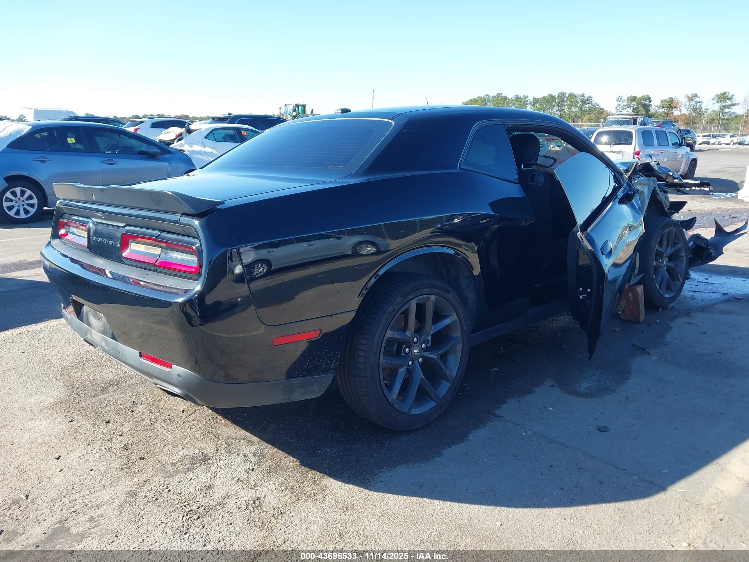 DODGE CHALLENGER image 4