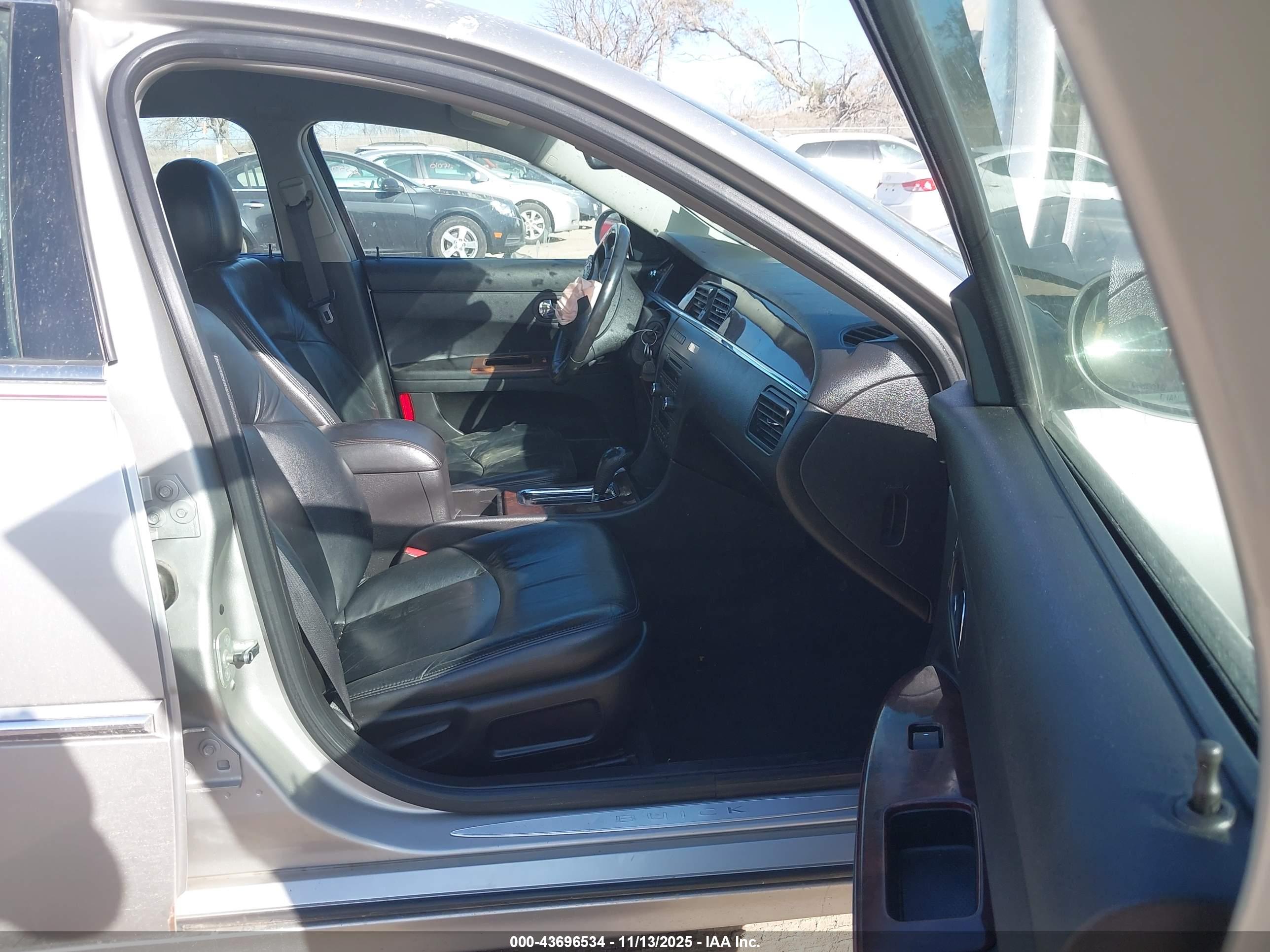 BUICK LACROSSE image 5