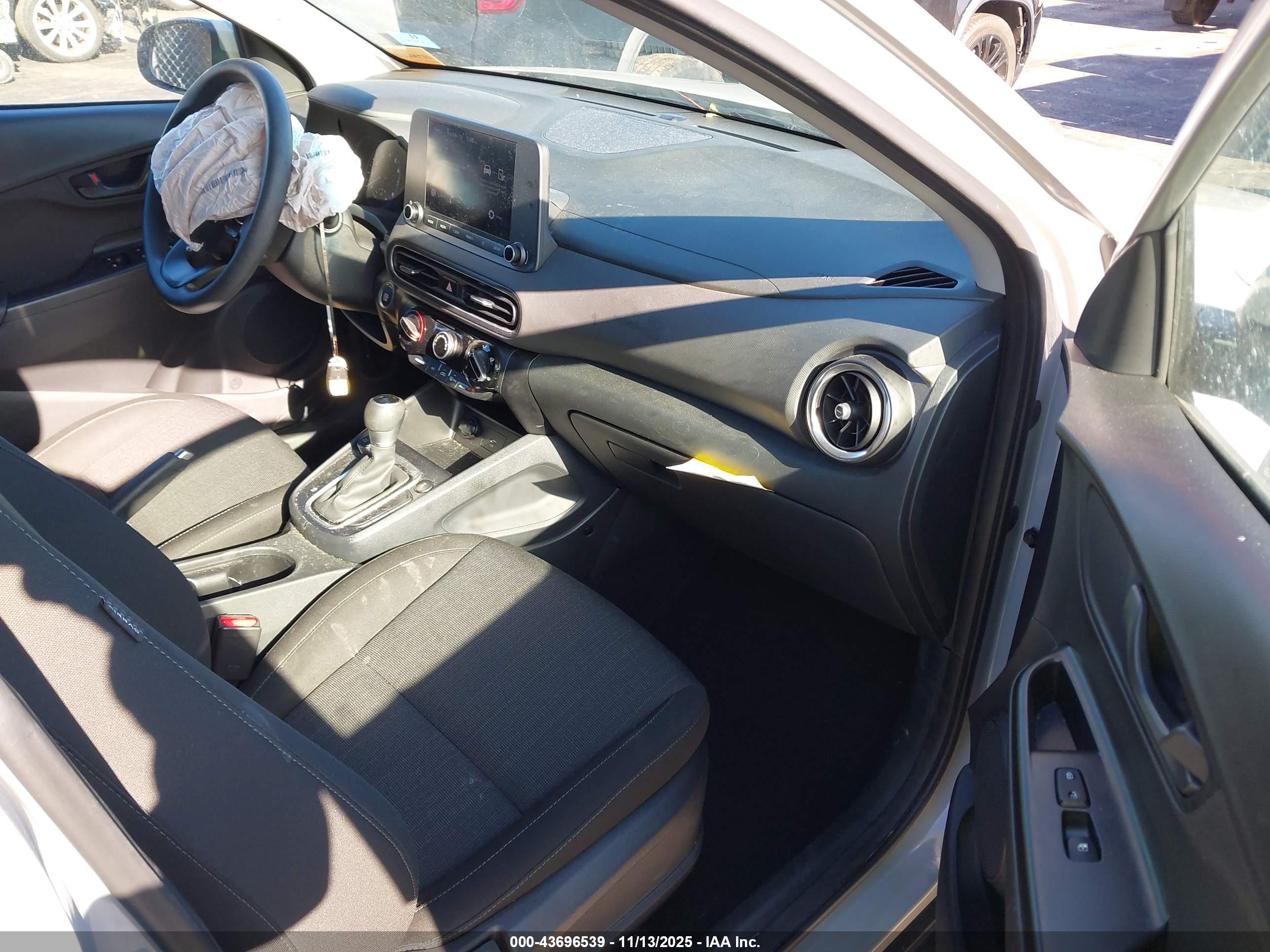HYUNDAI KONA image 5