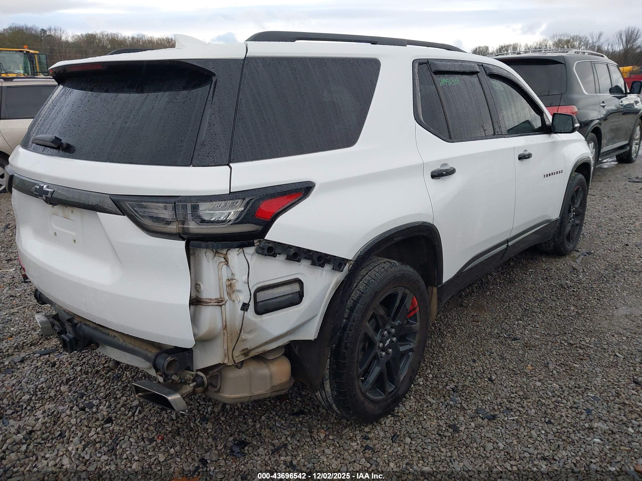 CHEVROLET TRAVERSE image 4