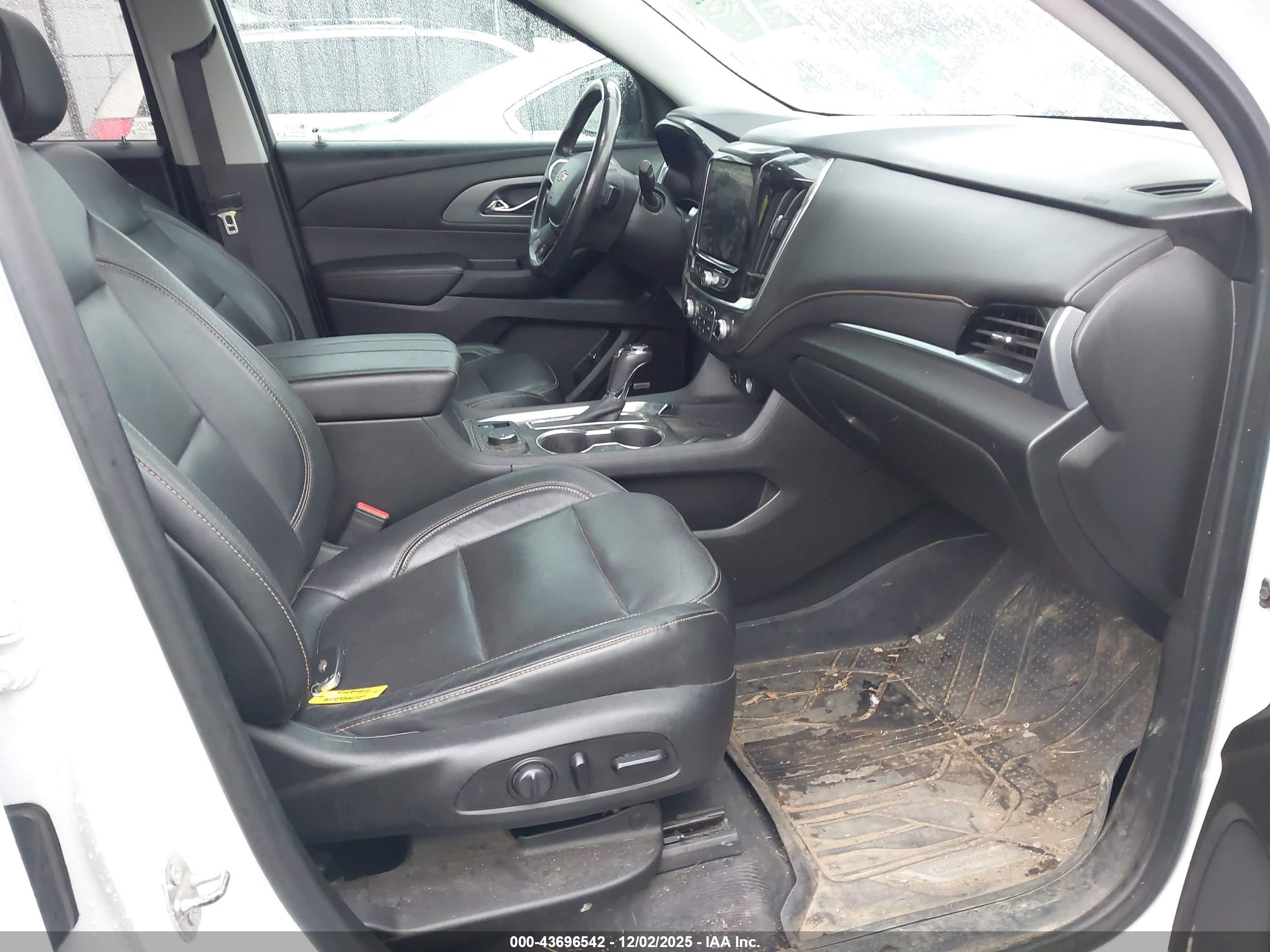 CHEVROLET TRAVERSE image 5
