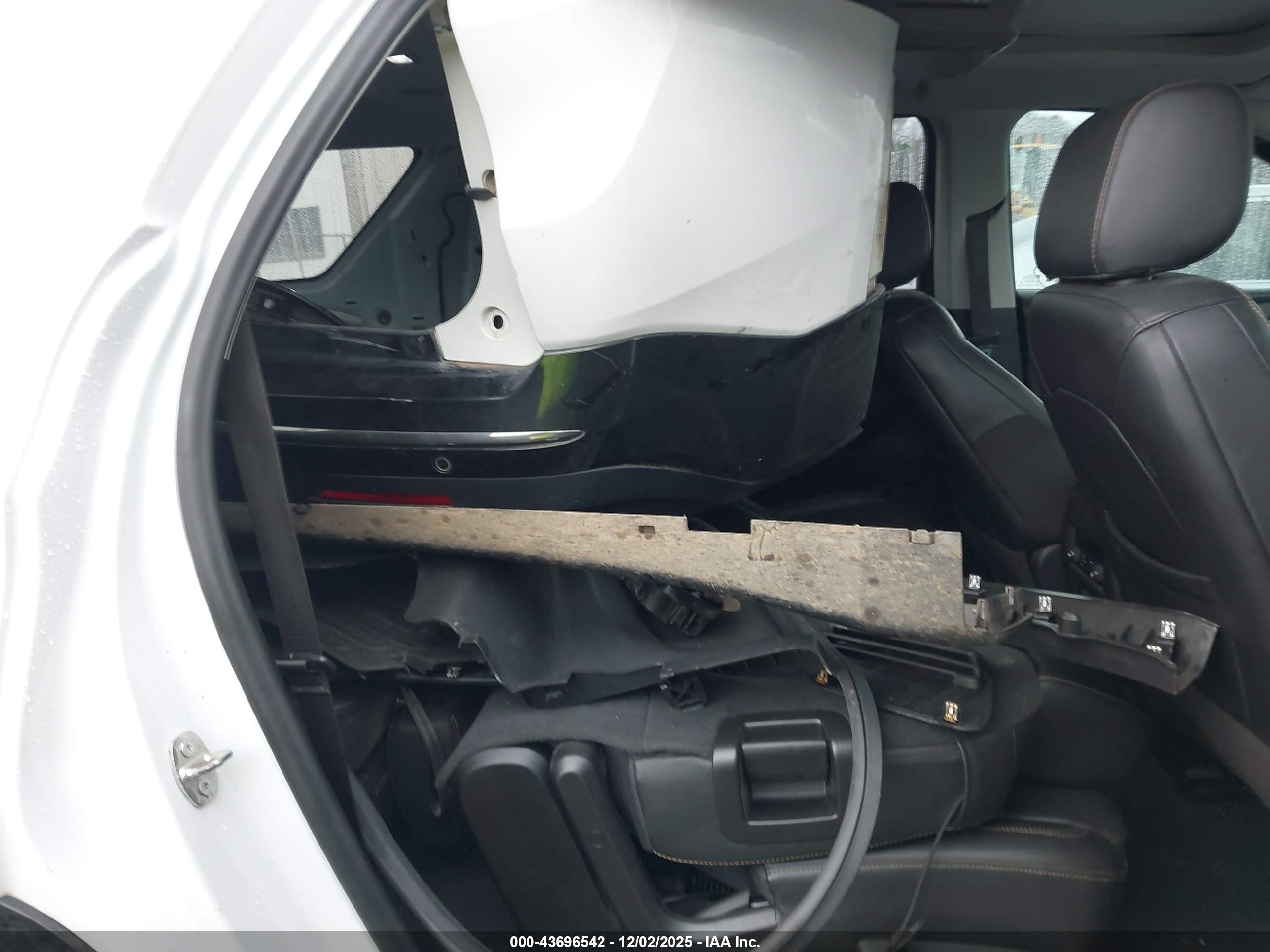 CHEVROLET TRAVERSE image 8