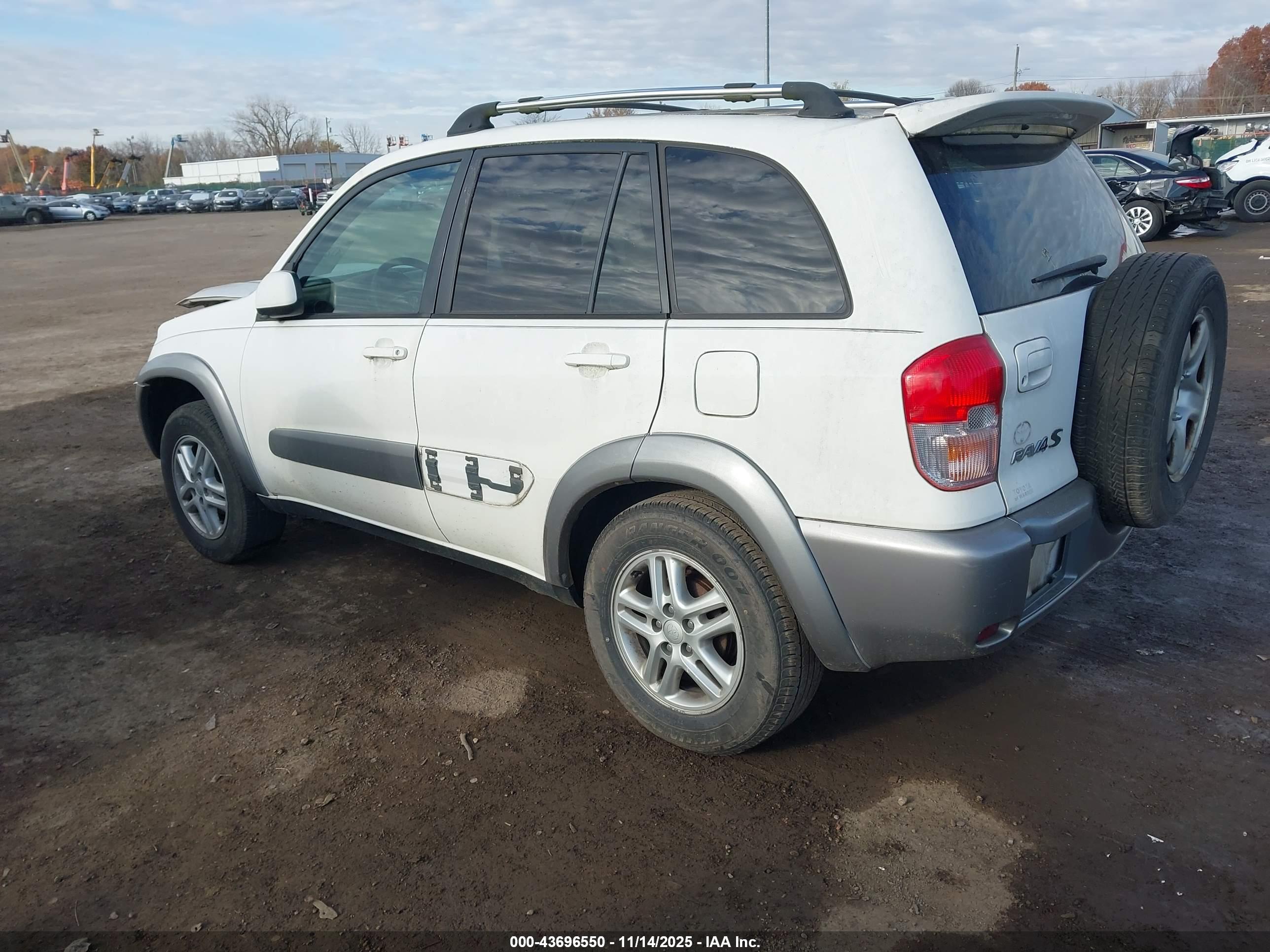 TOYOTA RAV4 image 3