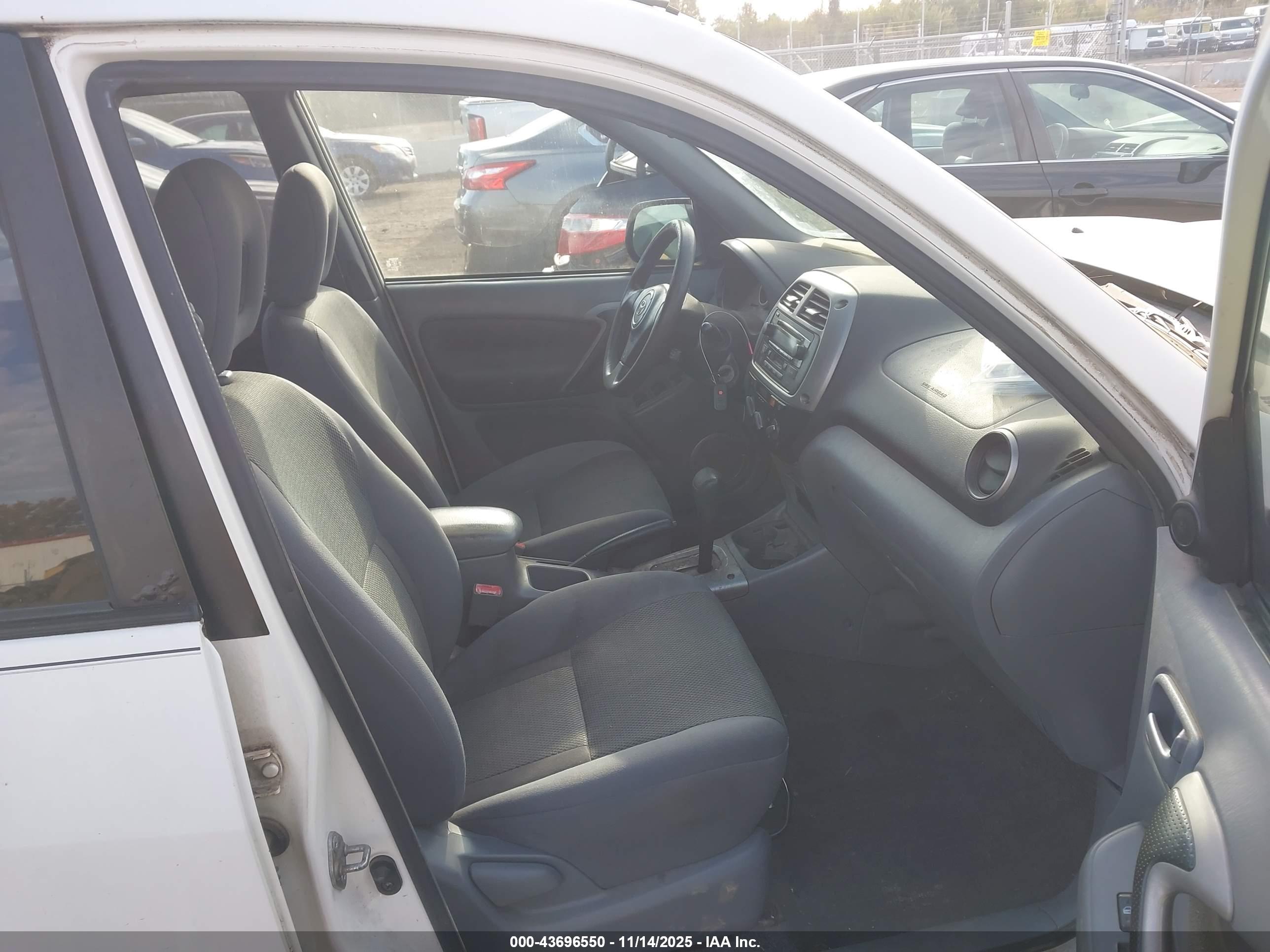 TOYOTA RAV4 image 5