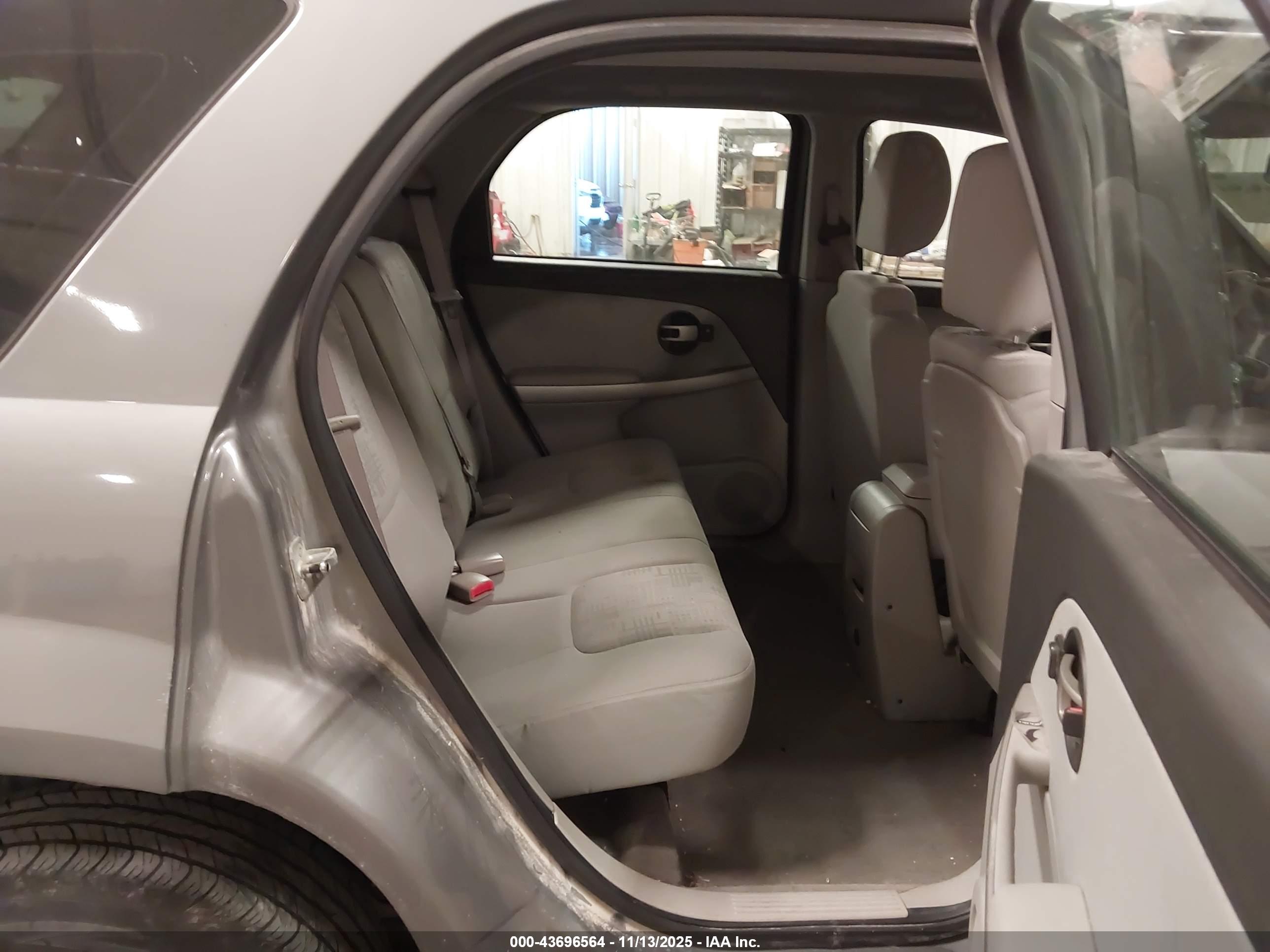 CHEVROLET EQUINOX image 8