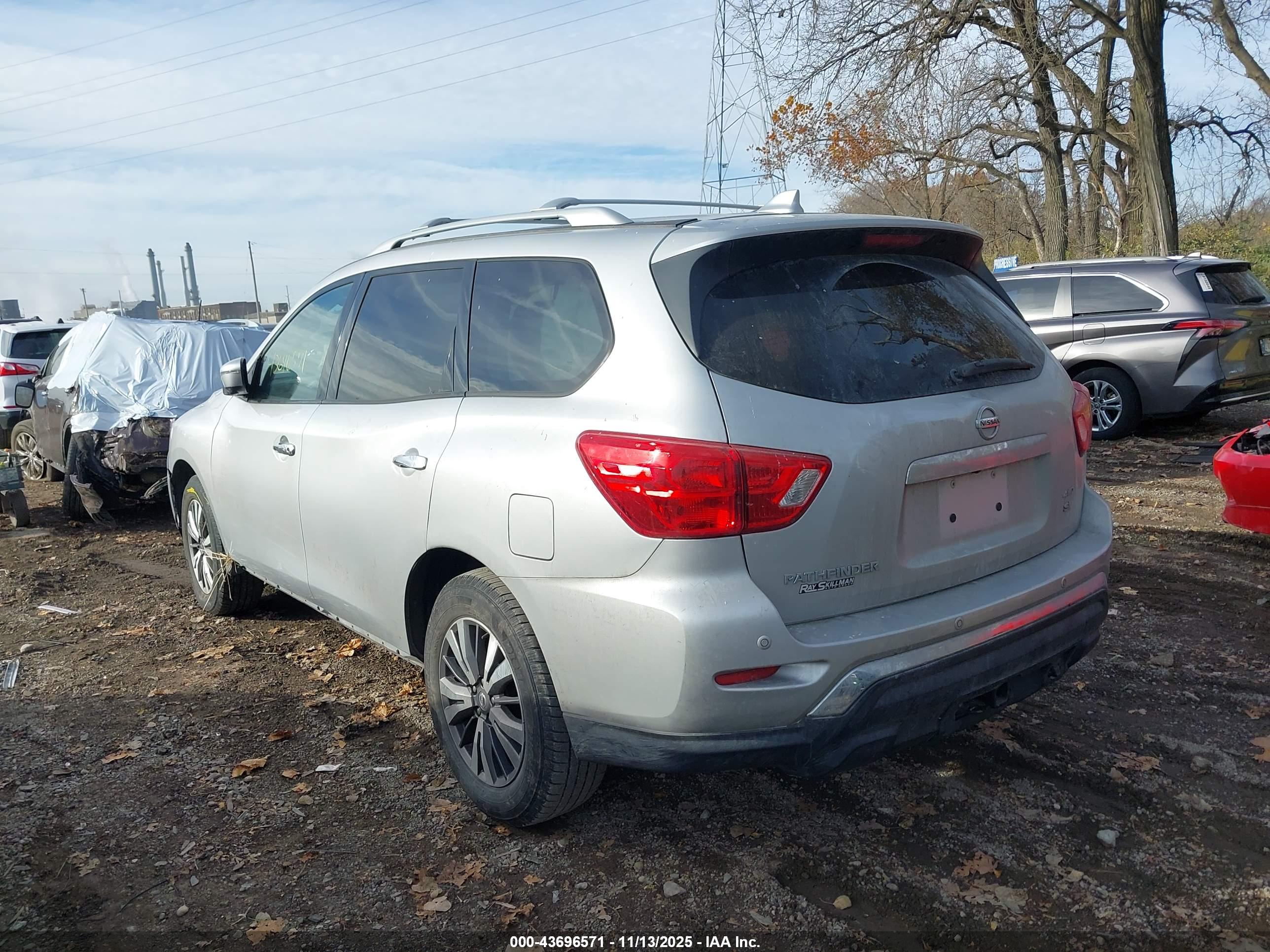 NISSAN PATHFINDER image 3
