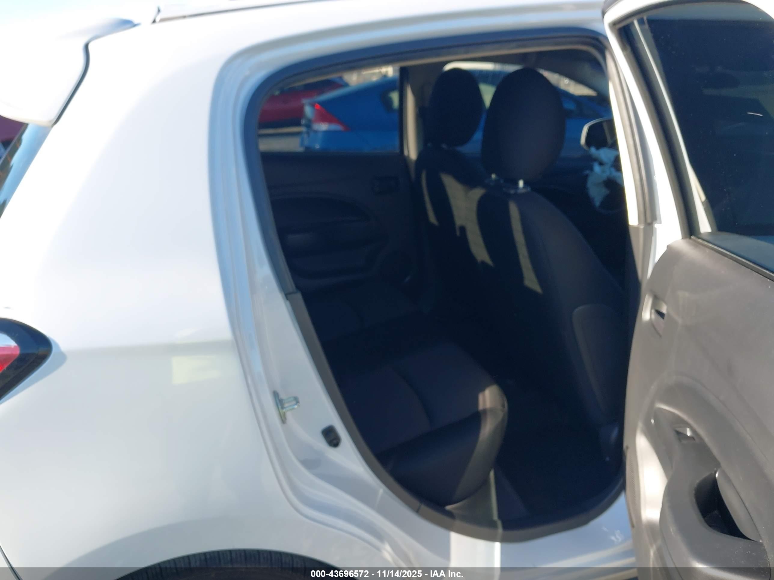 MITSUBISHI MIRAGE image 8
