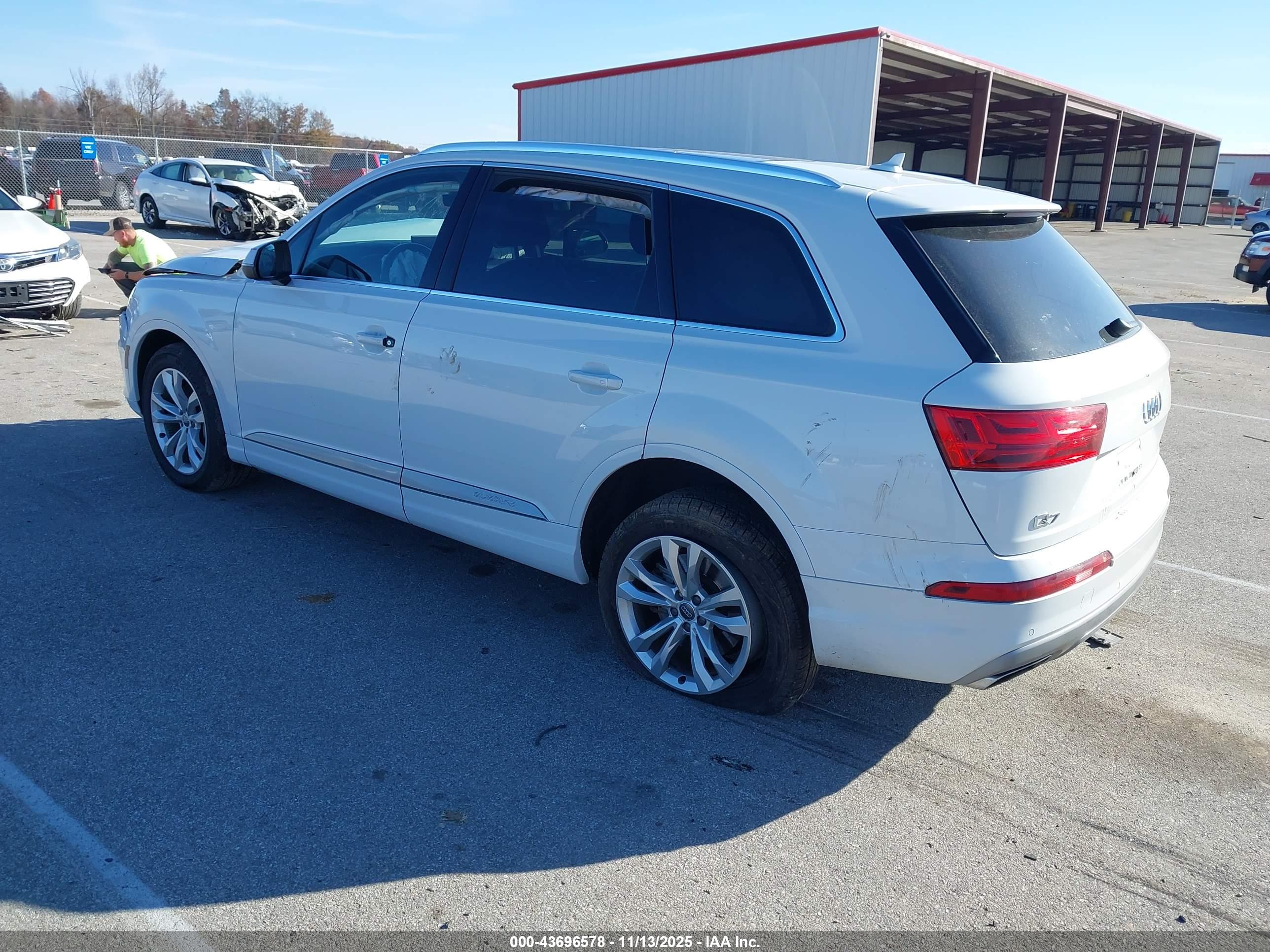 AUDI Q7 image 3