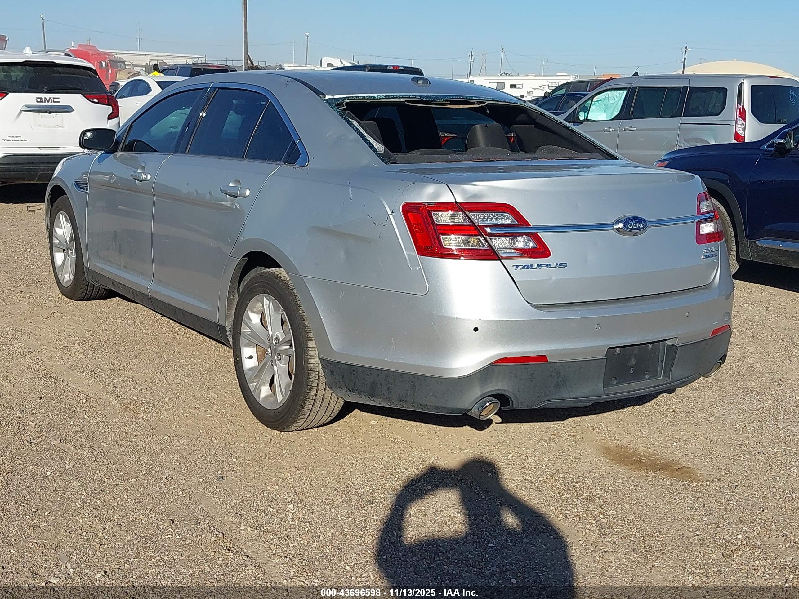 FORD TAURUS image 3