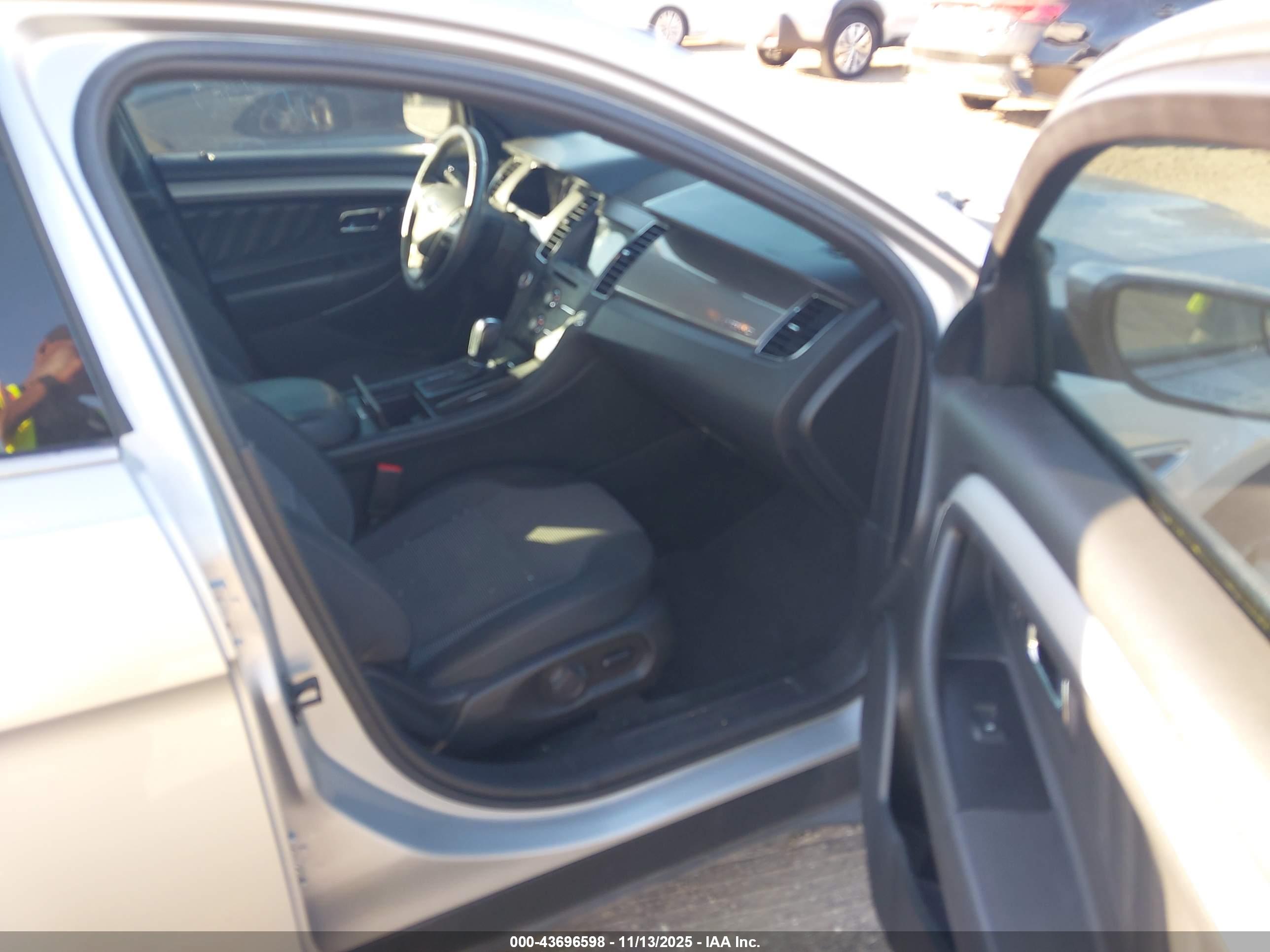 FORD TAURUS image 5