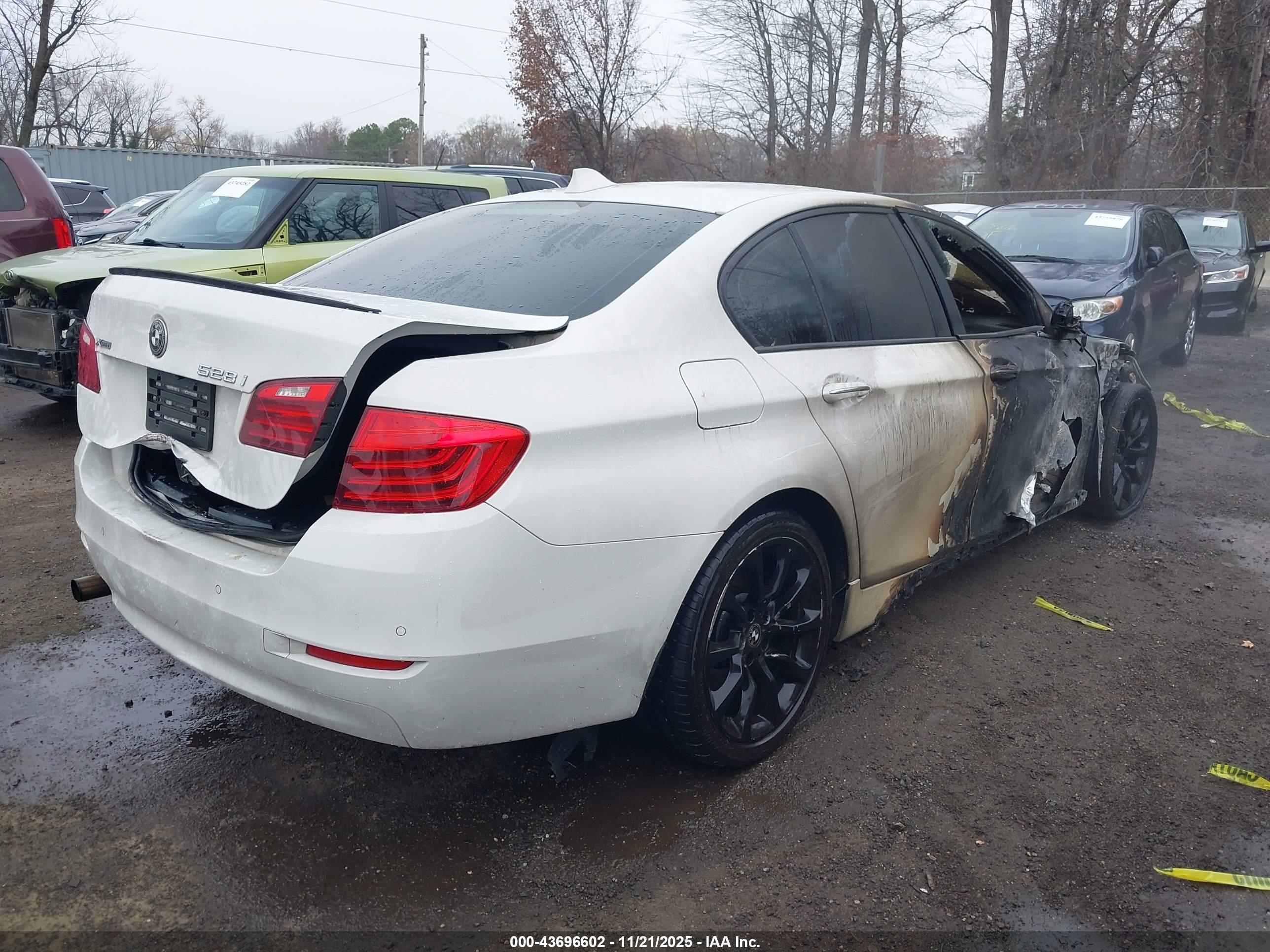 BMW 528I image 4