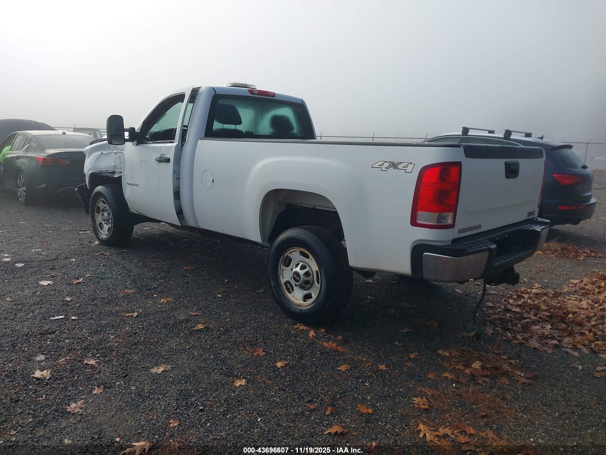 GMC SIERRA image 3