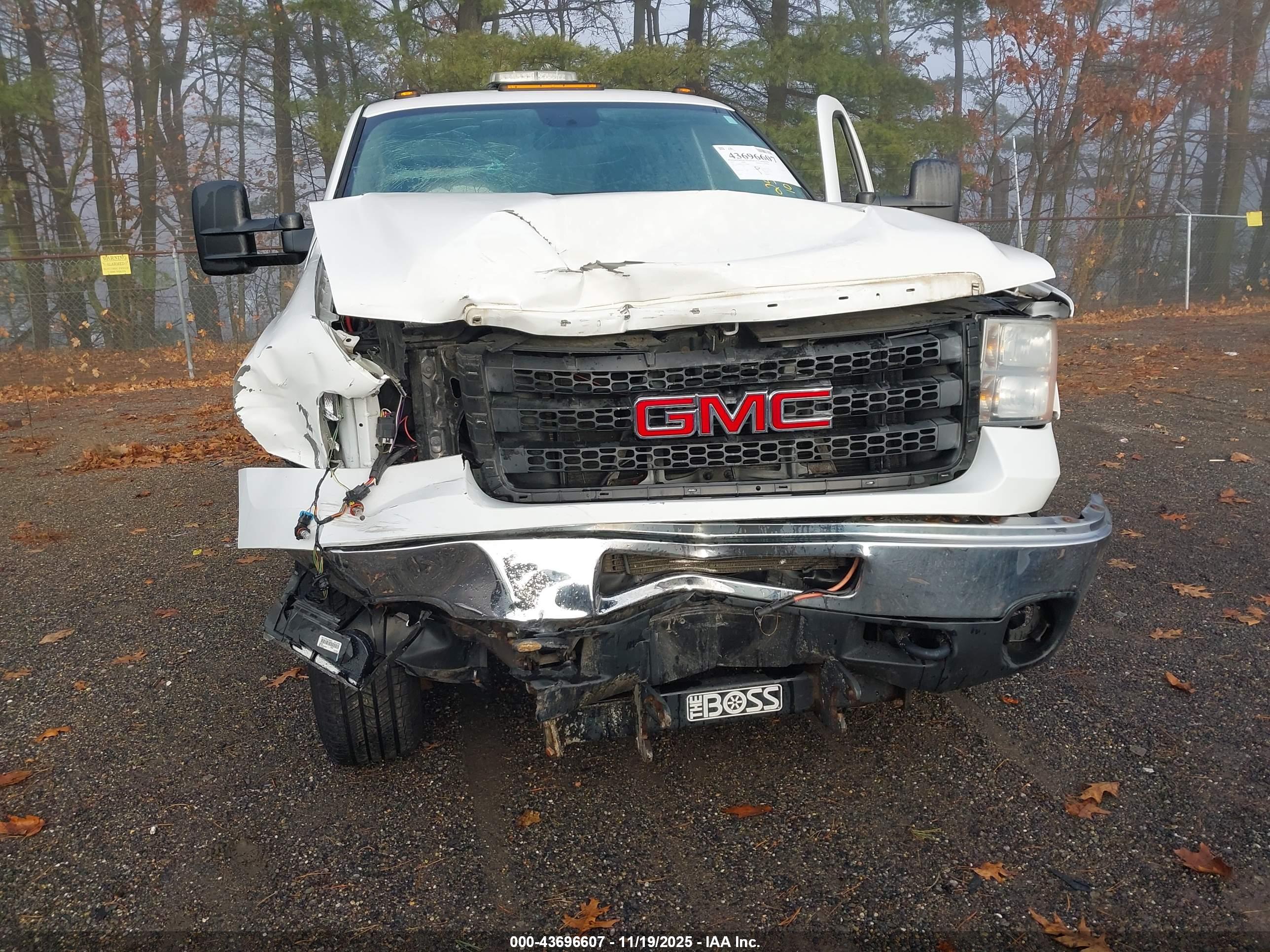 GMC SIERRA image 6