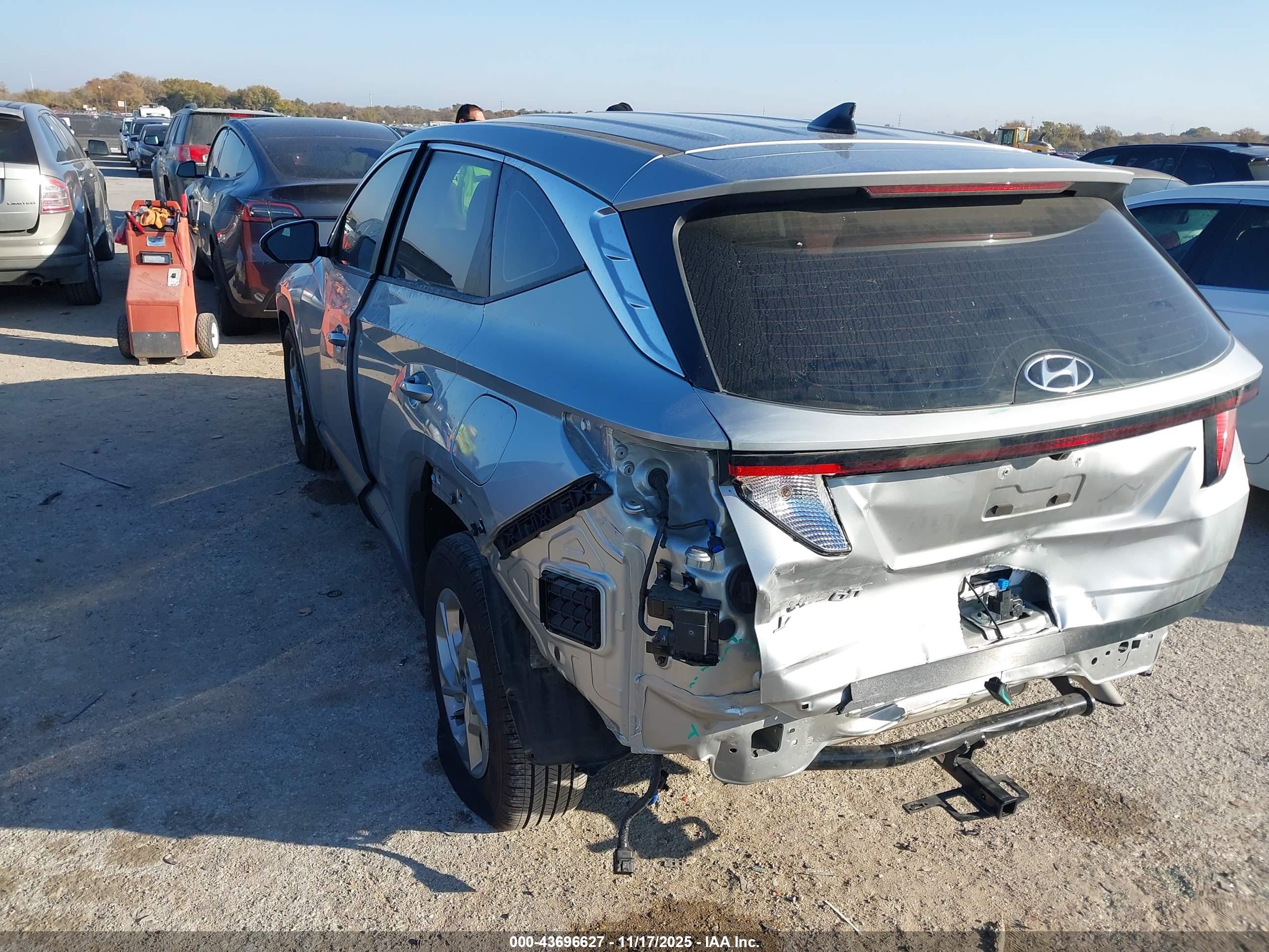 HYUNDAI TUCSON image 3